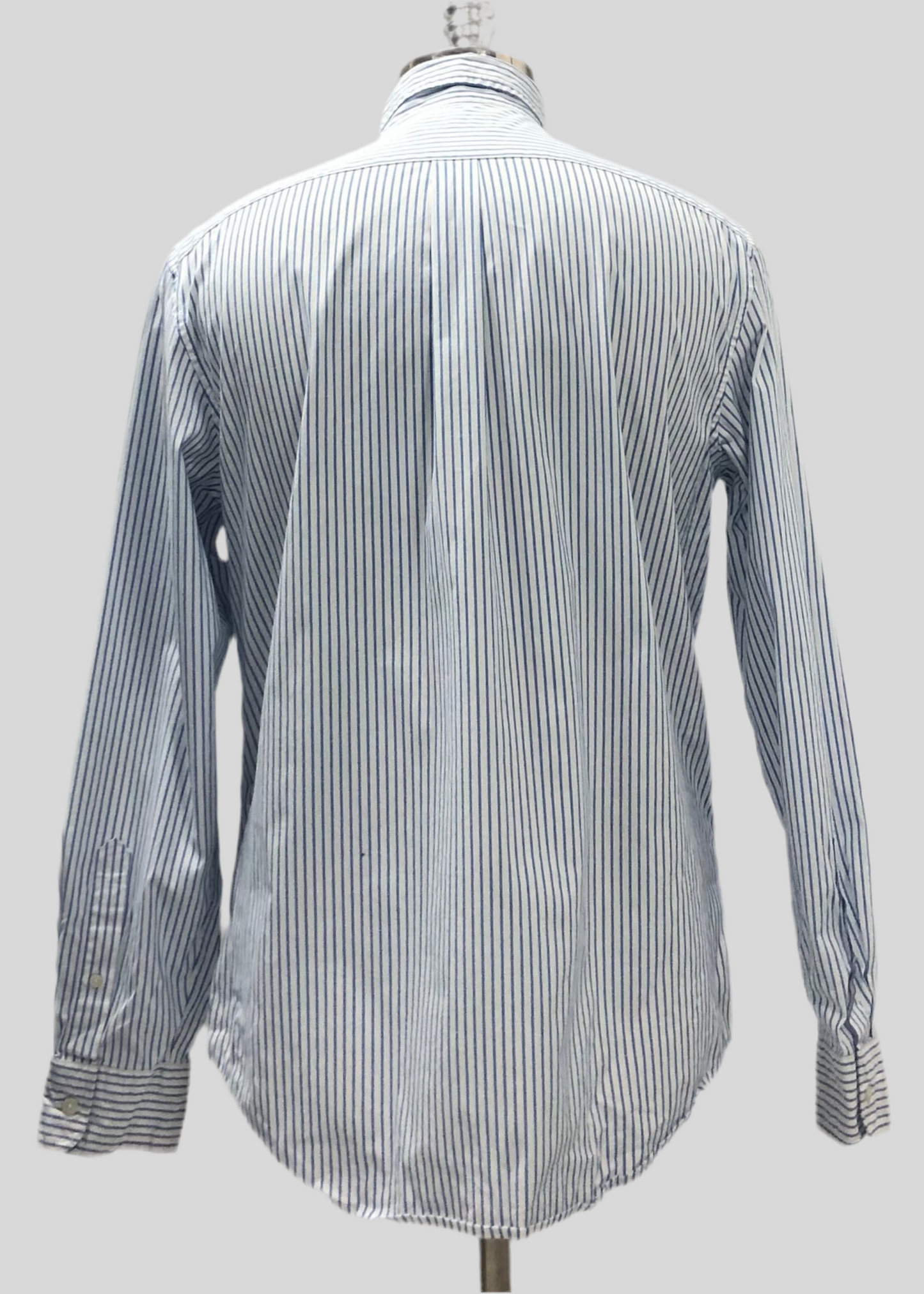 Camisa de botones Vineyard Vines 🐳 con patrón de rayas en color azul y blanco Talla M Entalle Clásico