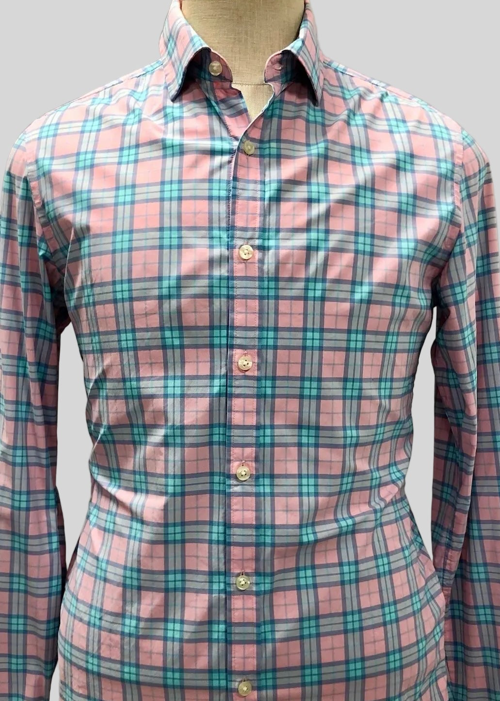 Camisa de botones Vineyard Vines 🐳 Performance de cuadros en color rosado y celeste Talla S Entalle Slim Fit