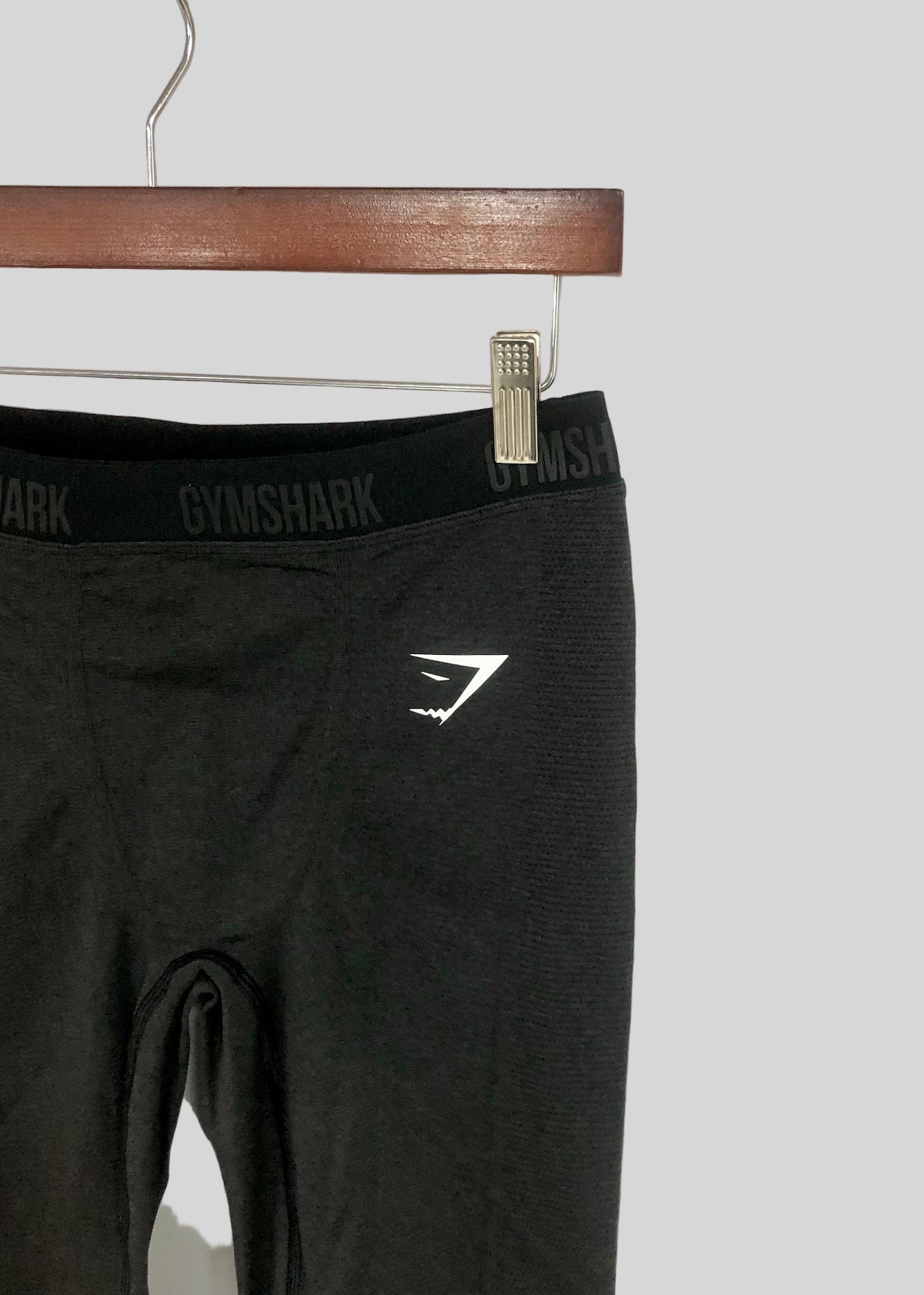 Malla de entrenamiento Gymshark 🏋🏽 para hombre en Color negro y logo en blanco Talla L