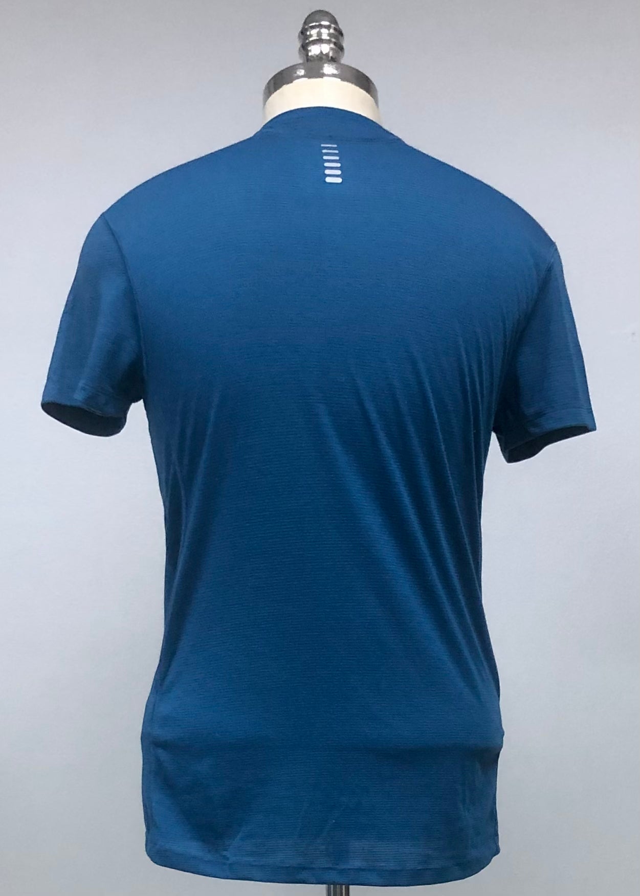 Camiseta de entrenamiento cuello redondo Under Armour 🏋🏽 color azul oscuro manga corta Talla M