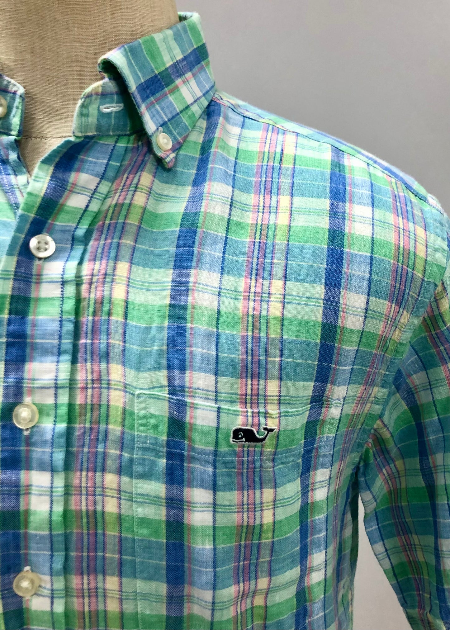 Camisa de cuadros Vineyard Vines 🐳 de lino con cuadros en color verde, azul y rosado Talla S Entalle Regular