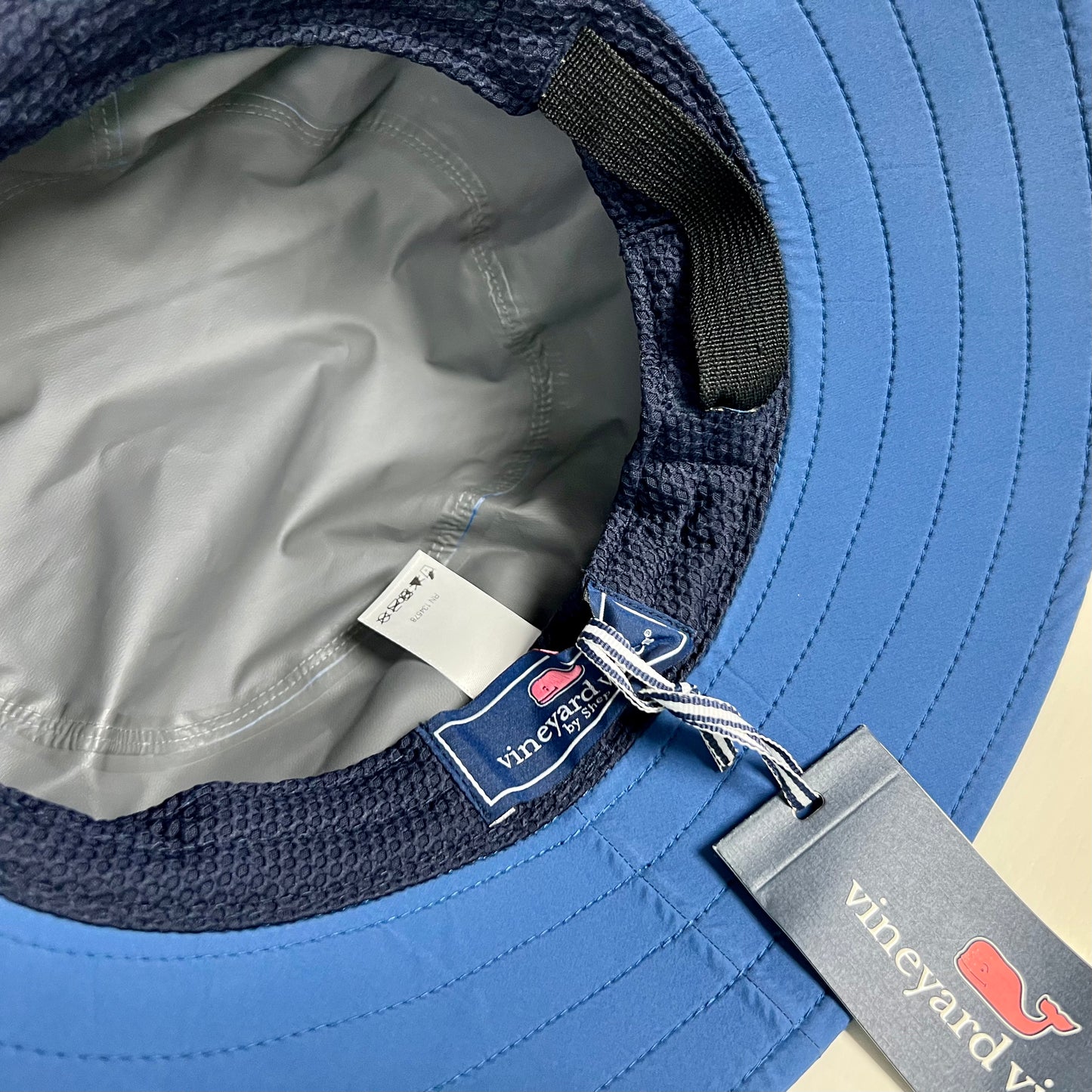 Sombrero Vineyard Vines 🐳 color Azul  Con protección solar Talla OS