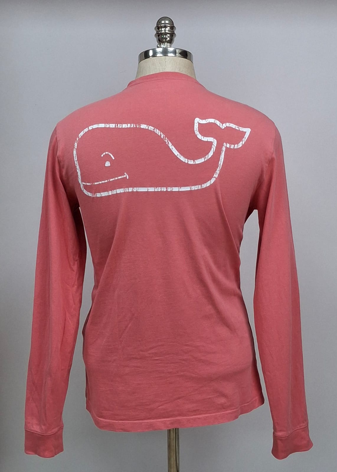 Camiseta de bolsillo Vineyard Vines 🐳 color rosado con Diseño de ballena en blanco Talla S