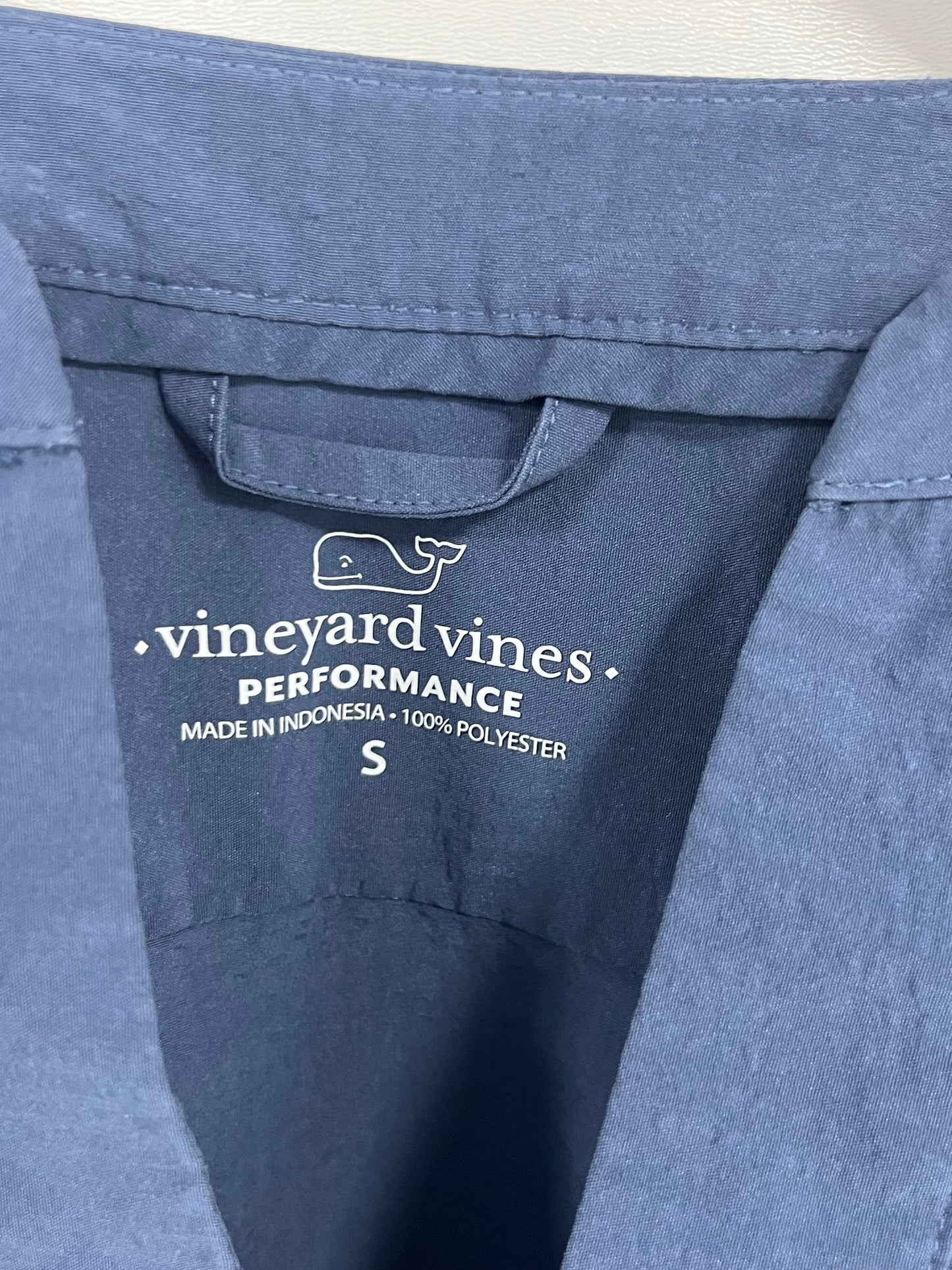 Blusa de mujer Vineyard Vines 🐳 Performance color azul grisáceo Talla S Entalle Regular