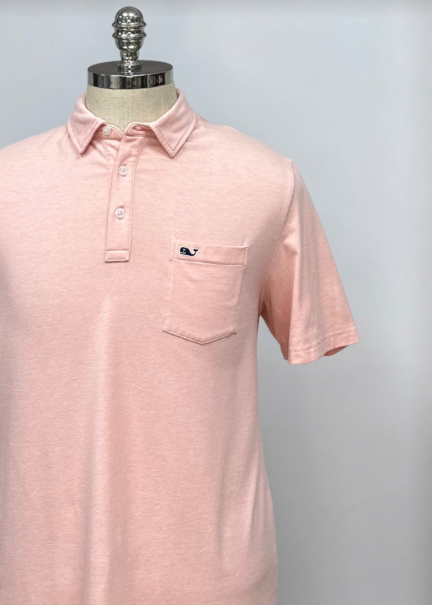 Camiseta Polo Vineyard Vines 🐳 con diseño de finas rayas en color salmón Talla L Entalle Regular