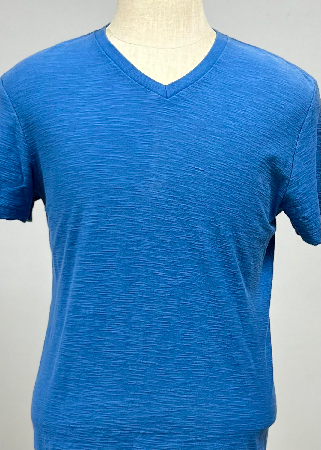 Camiseta cuello V Calvin Klein 🇺🇸 color azul Talla M