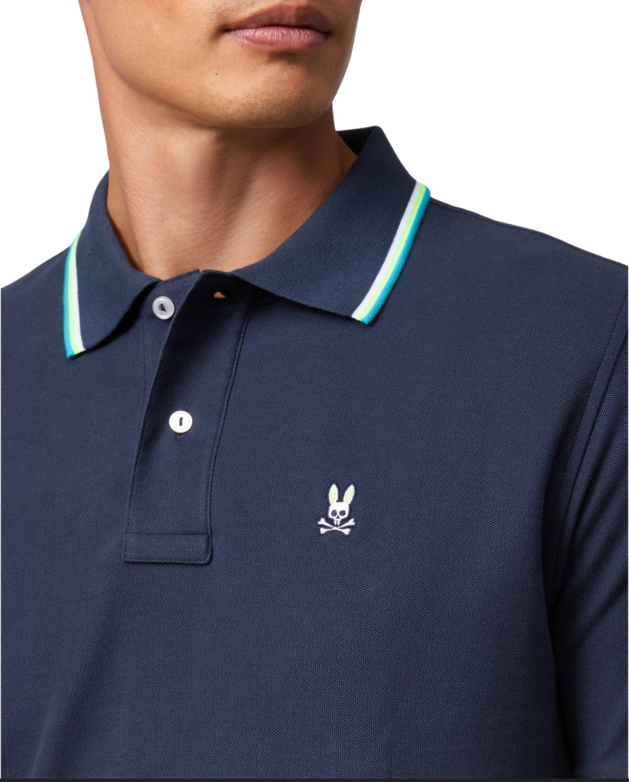 Camiseta Polo Psycho Bunny 🐰 Pique en color azul navy con diseño de cuello en blanco y verde Talla M Entalle Regular