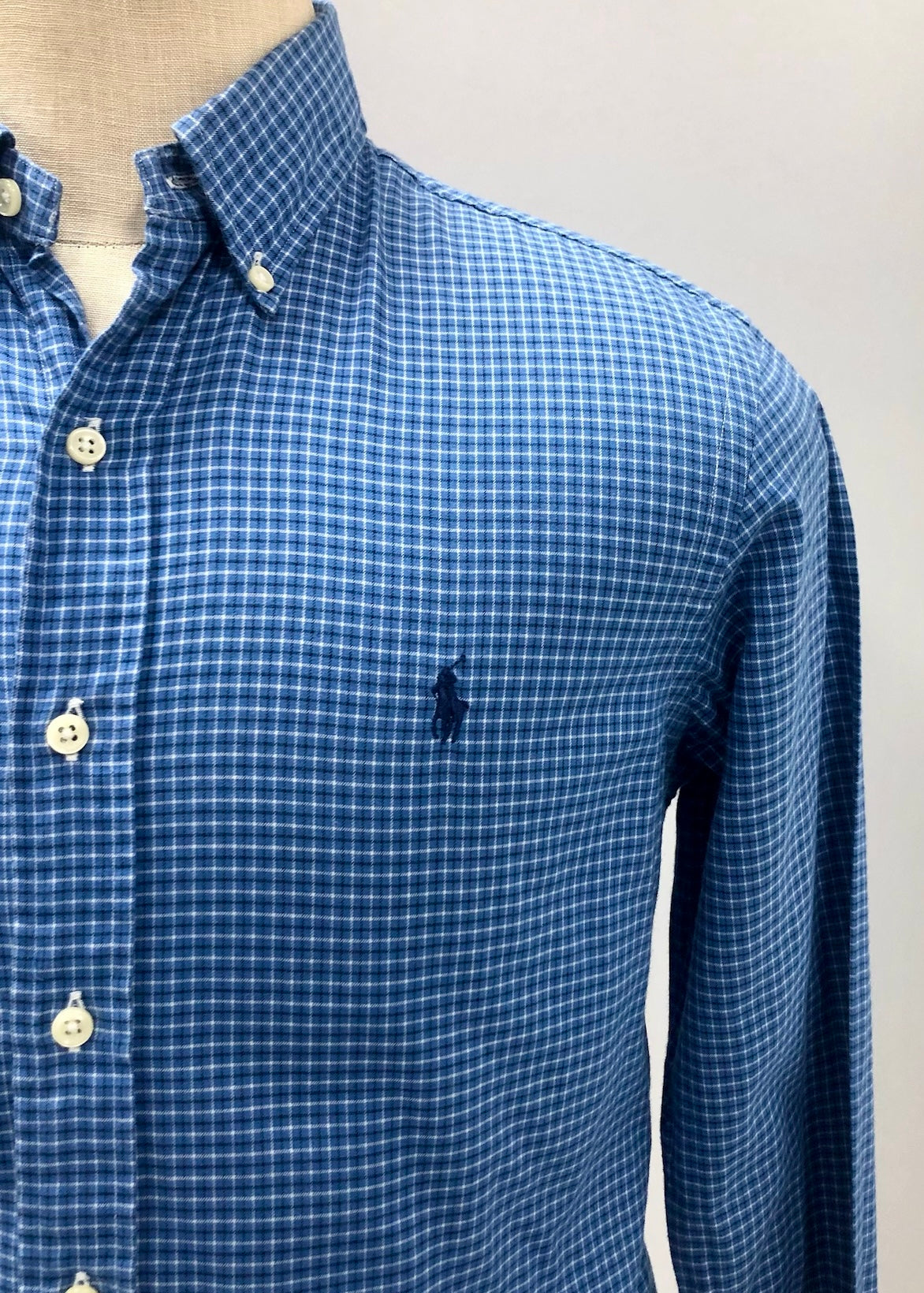 Camisa de botones Polo Ralph Lauren 🏇🏼 color azul de cuadros en color azul navy y blanco Talla S Entalle Regular