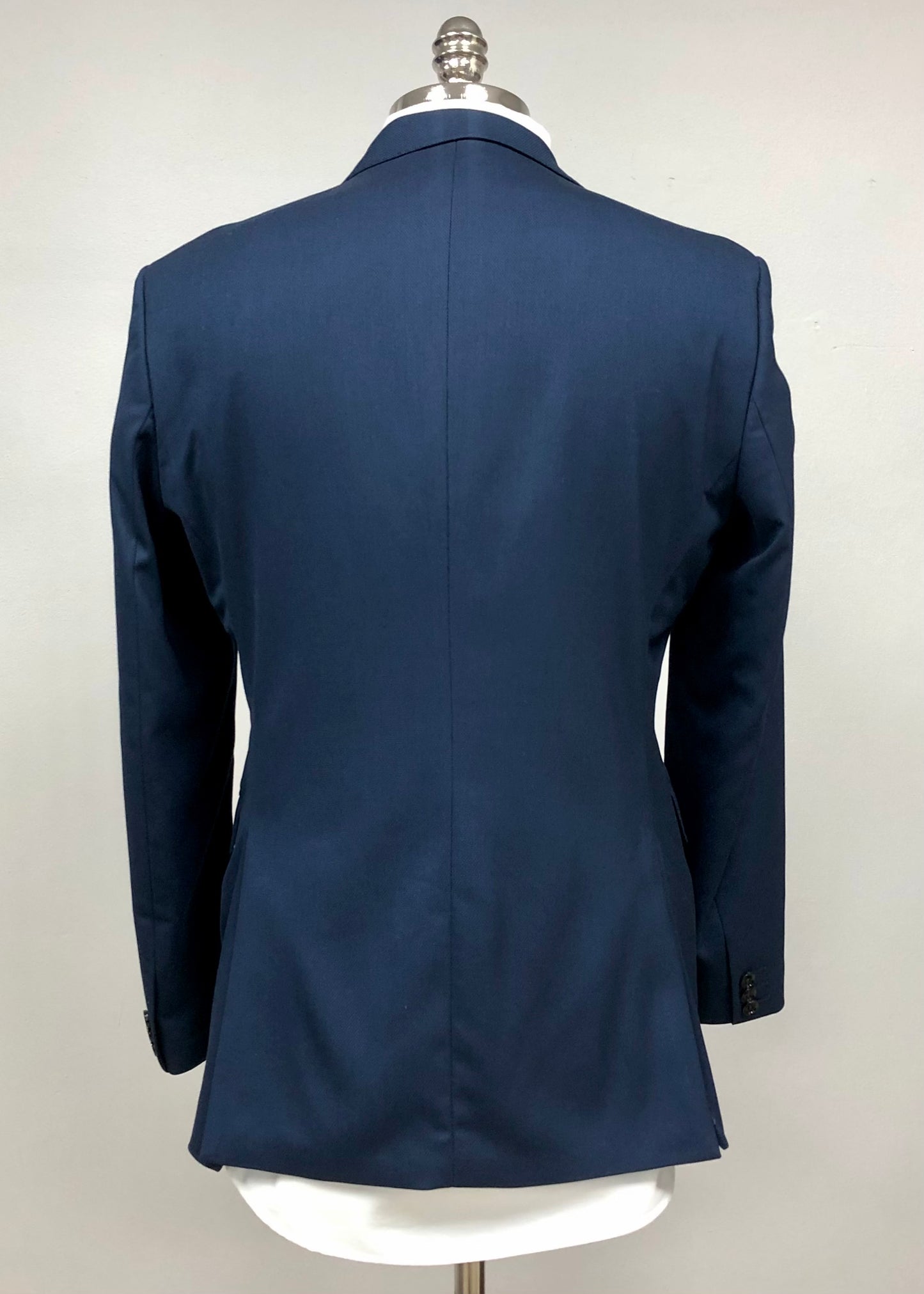 Chaqueta Blazer Zara 🇪🇸 de Corte Slim Fit en tono azul navy Talla Large (42)