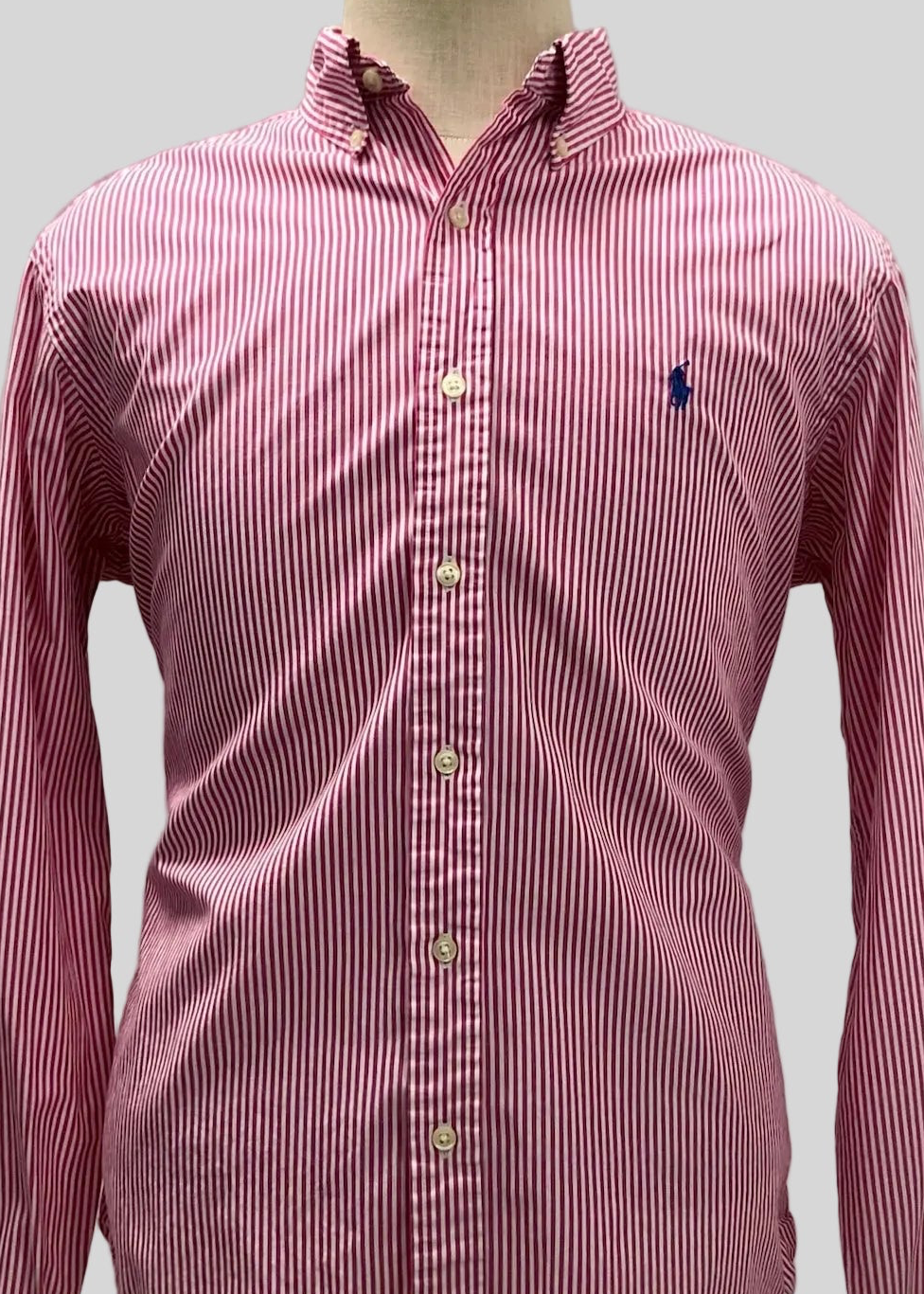 Camisa Polo Ralph Lauren 🏇🏼 con patron de rayas en color rojo y blanco Talla S Entalle Clásico