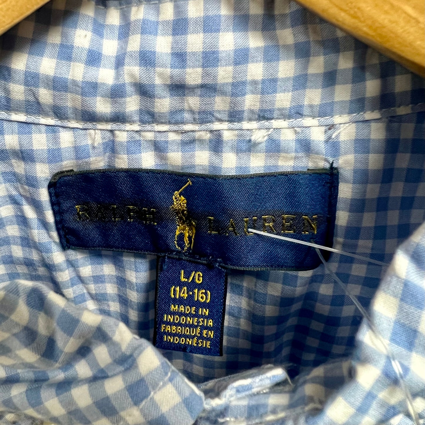 Camisa Polo Ralph Lauren 🏇🏼 color patron de cuadros gingham en celeste y blanco Talla L (14-16) de niño Entalle Regular