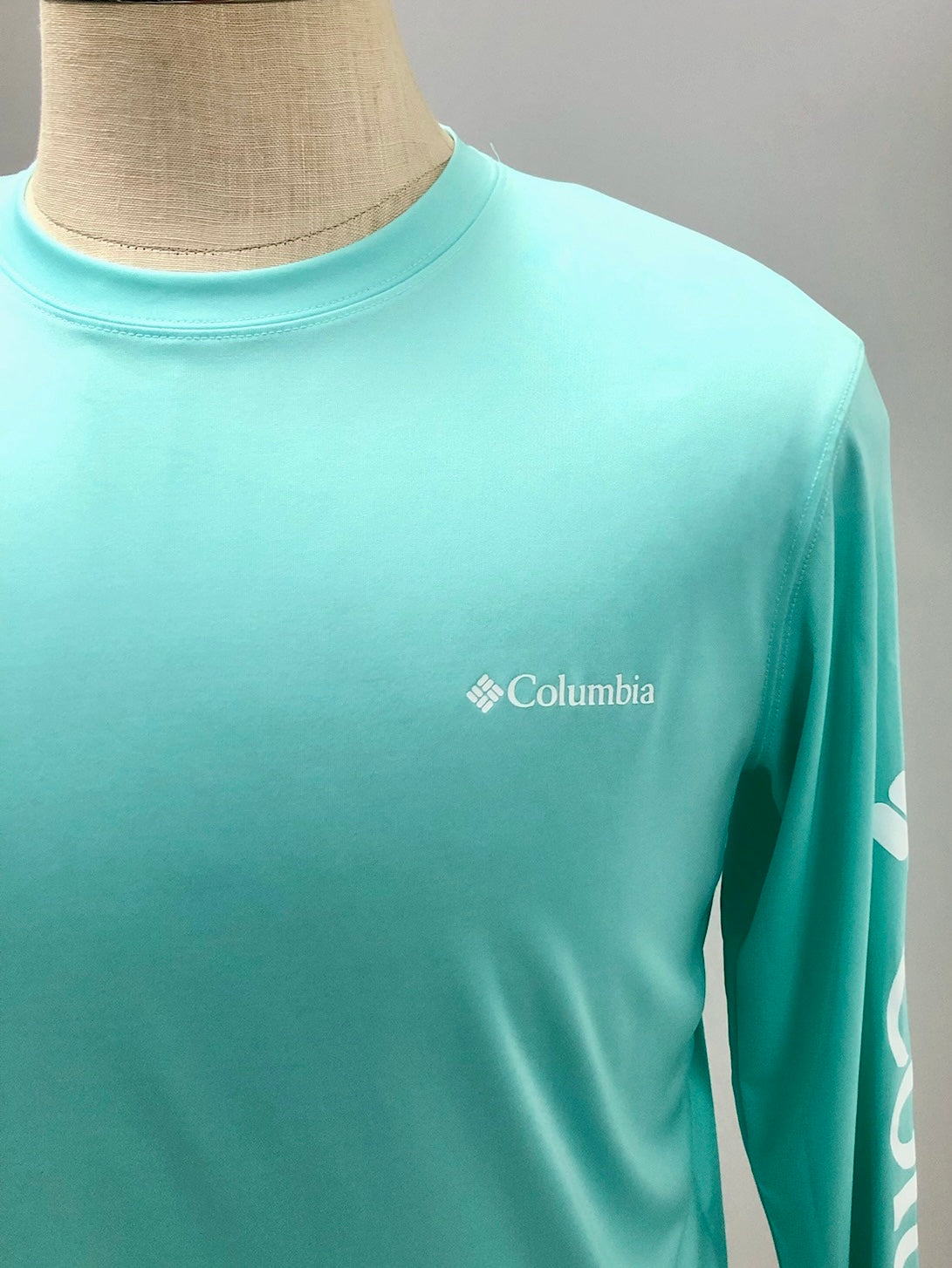 Camiseta cuello redondo Columbia 🔷 color turquesa claro manga larga Talla S