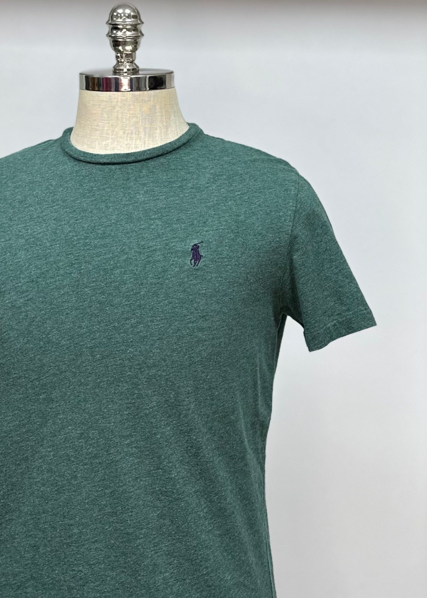 Camiseta cuello Redondo Polo Ralph Lauren 🏇🏼 color verde oscuro manga corta Talla Medium Entalle Regular