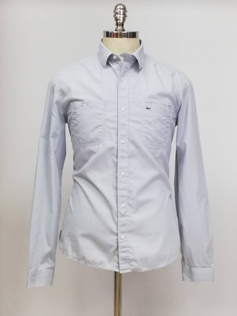 Camisa Lacoste 🐊 color gris claro Talla M Entalle Slim Fit