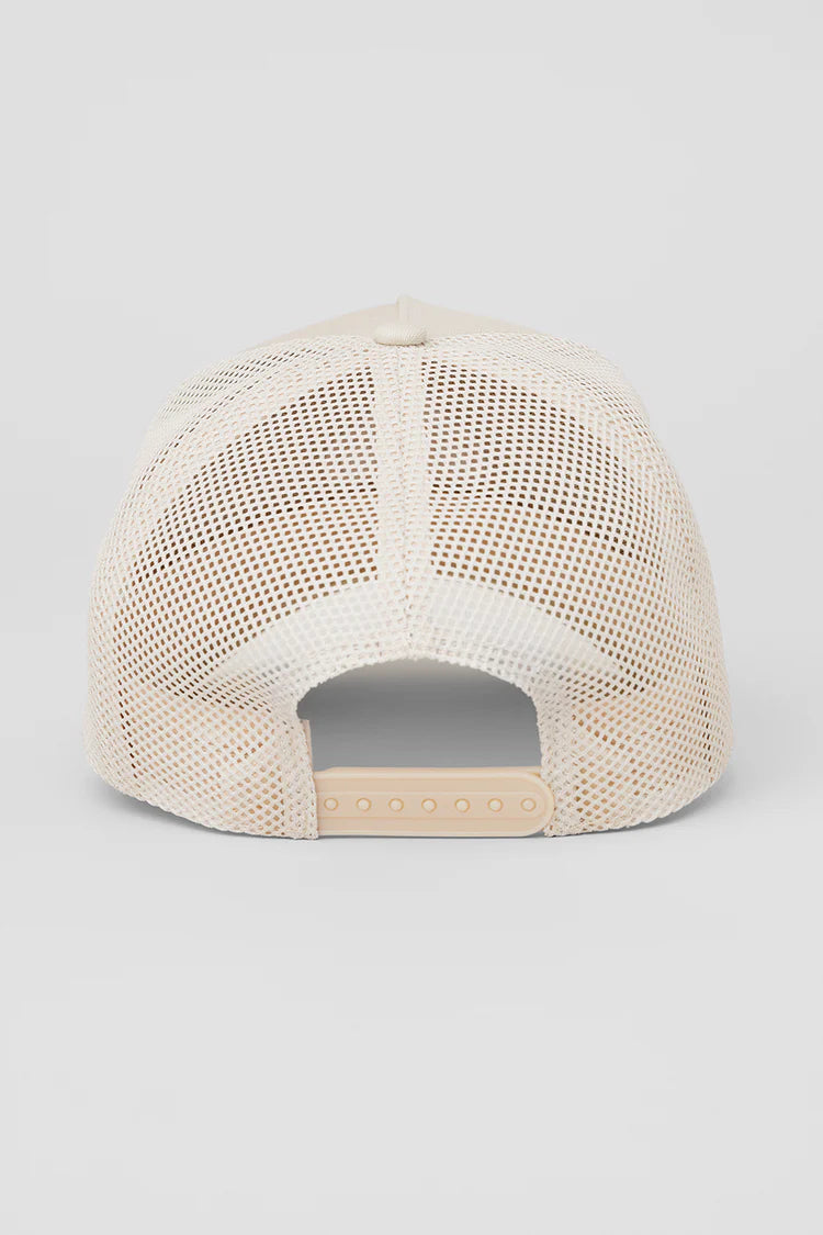 Gorra alo🧘🏻‍♀️ Trucker color beige de malla