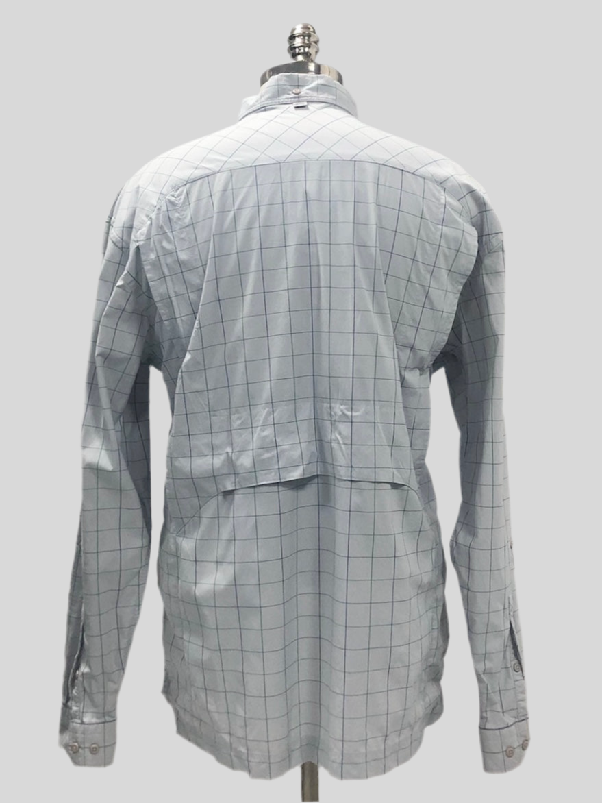 Camisa de botones Under Armour 🏋🏽 color gris claro de cuadros verde y azul Talla XL Entalle Regular