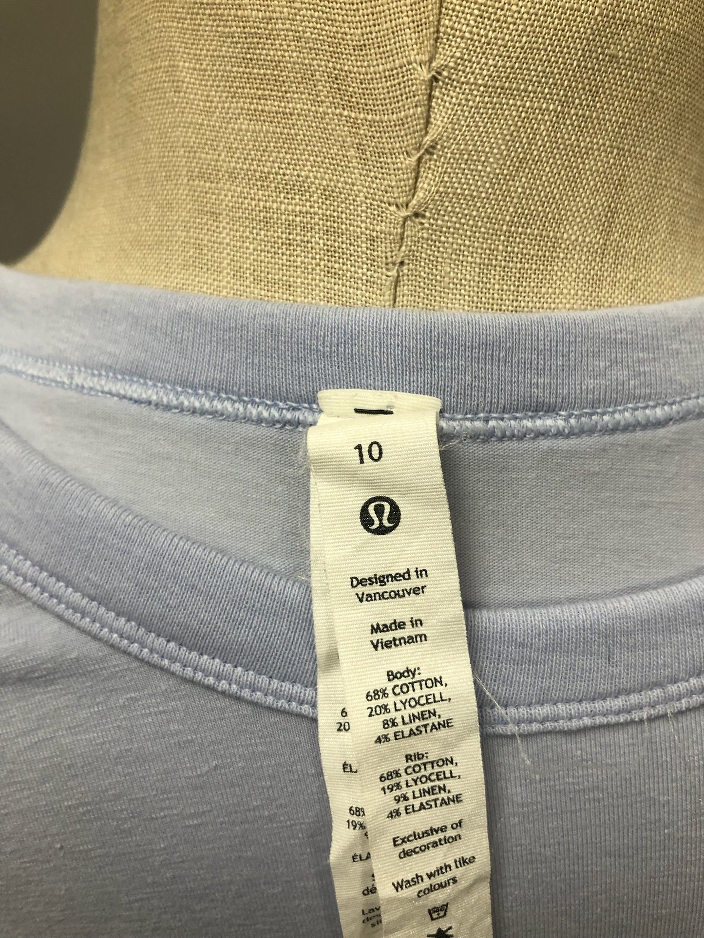 Camiseta Crop de mujer  Lululemon 🧘🏻‍♂️ color Lila claro Talla L