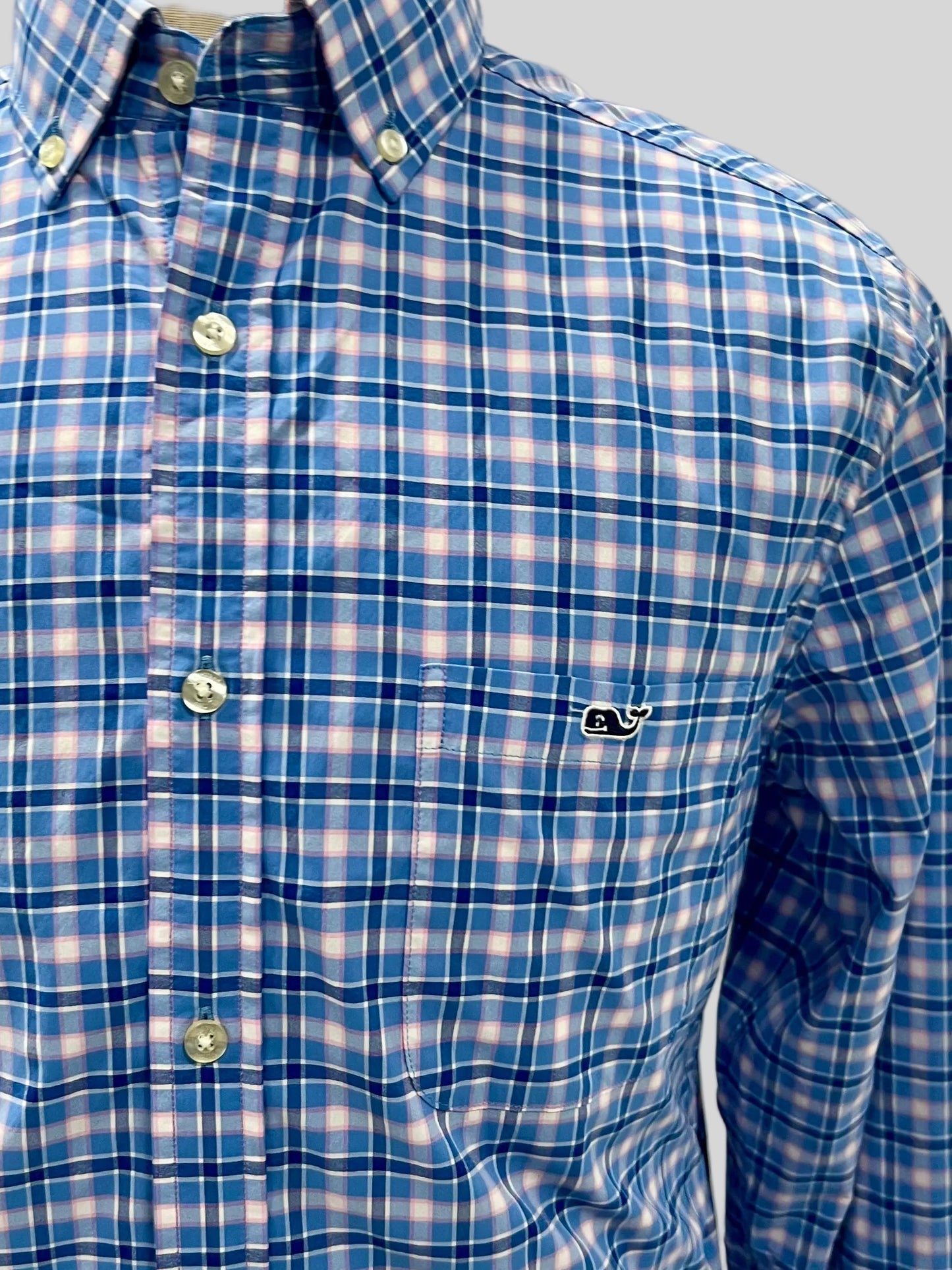Camisa de botones Vineyard Vines 🐳 Performance de cuadros en azul, rosado y blanco Talla M Entalle Clasico