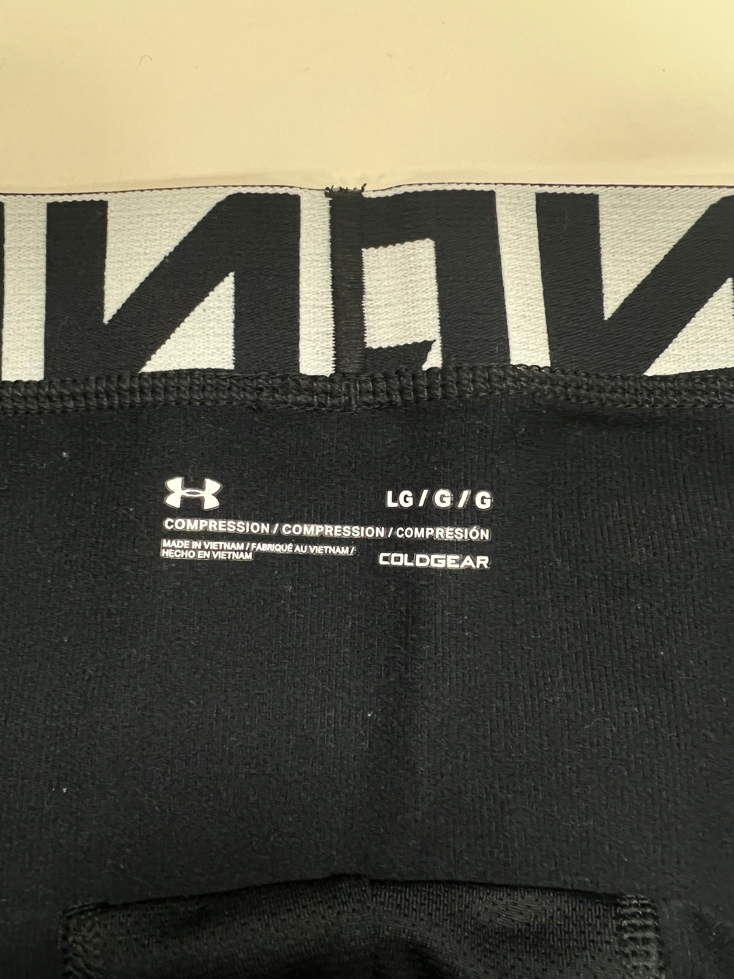 Malla de entrenamiento licra Under Armour 🏋🏽 Pro Dri-FIT 3/4 para hombre en Color negro y cintura blanco Talla L