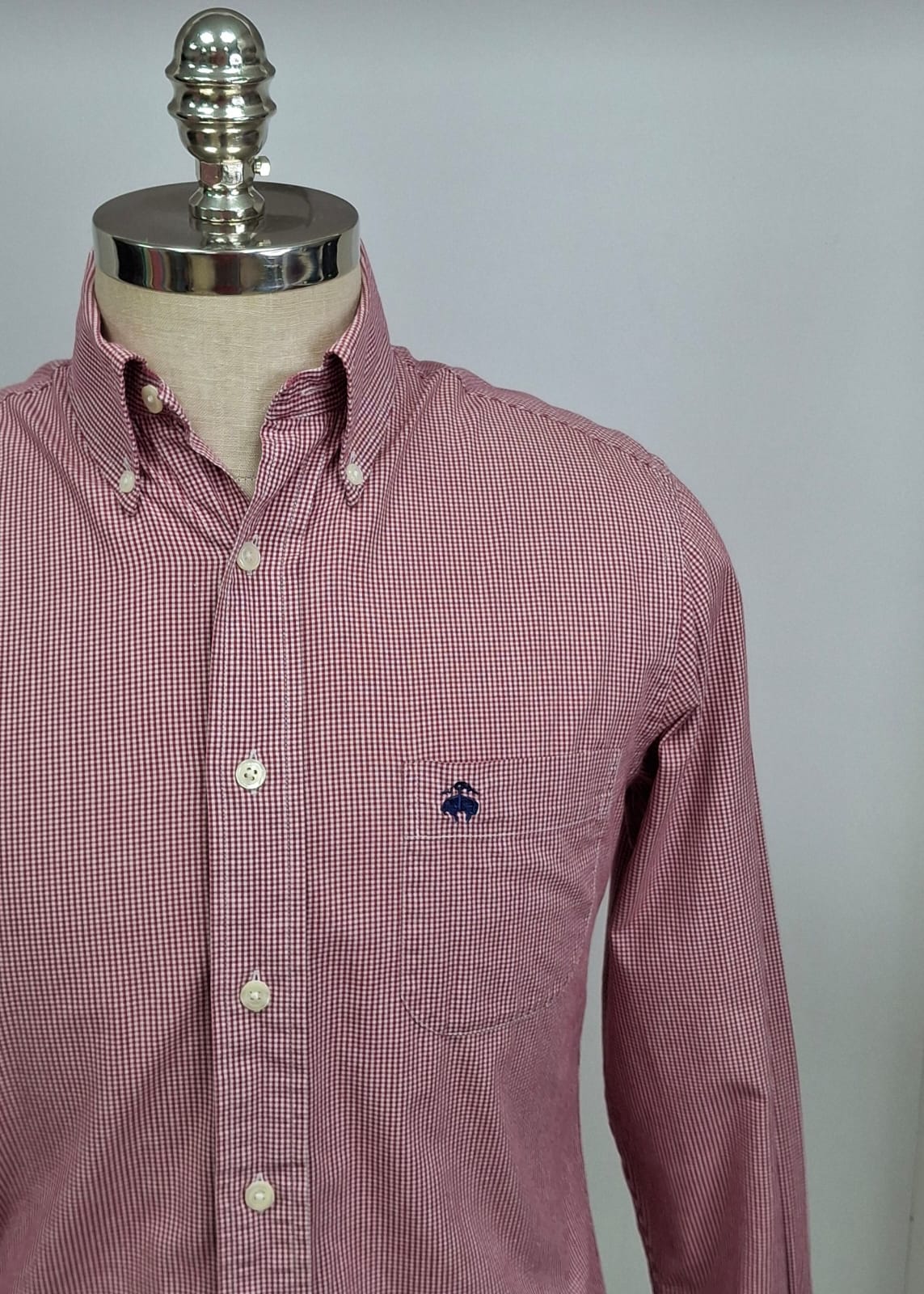 Camisa Brooks Brothers 🐑 de cuadros en color rojo y blanco Talla Small Entalle Regular