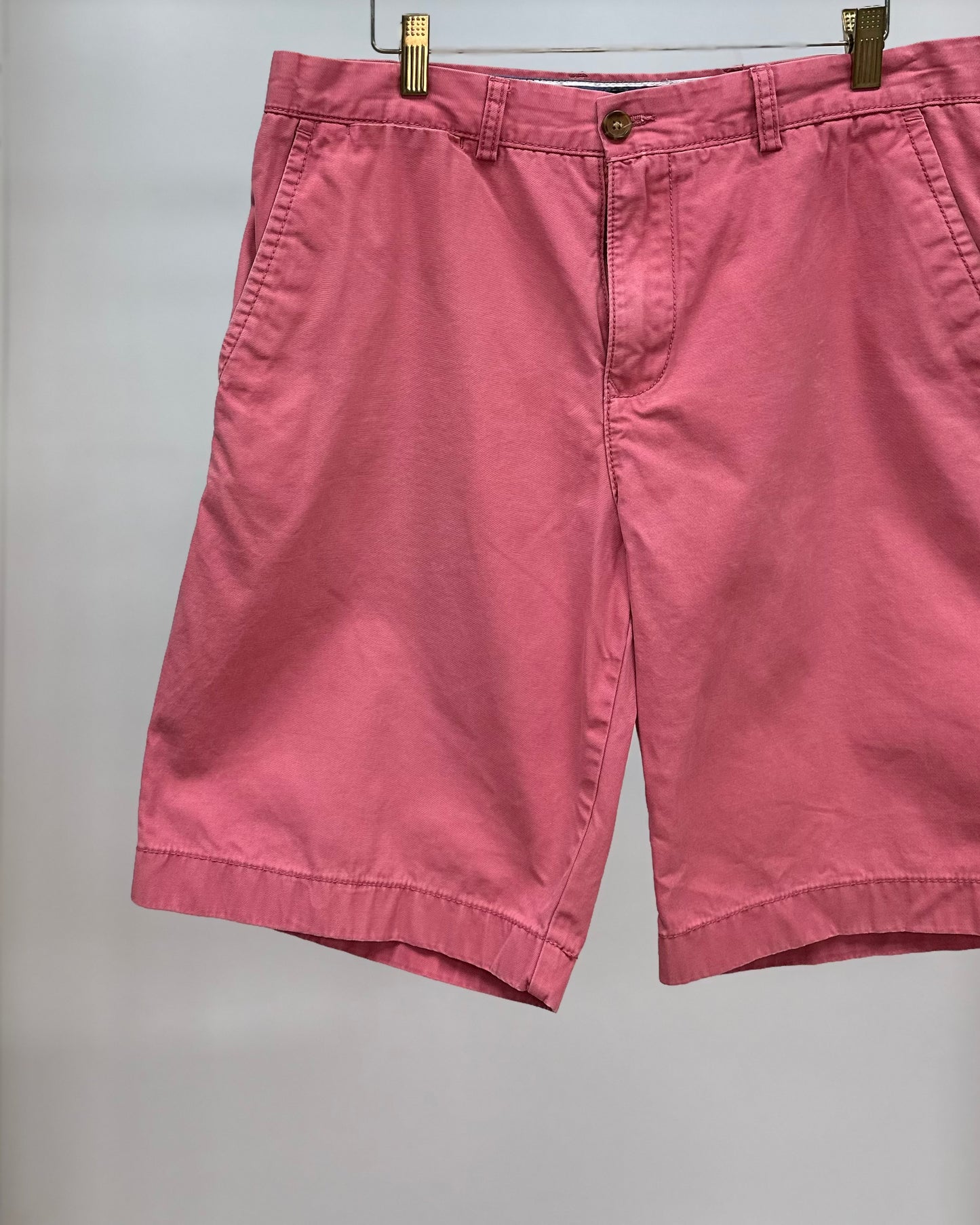 Short Casual Tommy Hilfiger 🇺🇸 color Rosado magenta talla 34