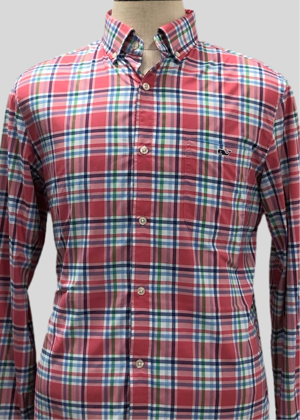 Camisa de botones Vineyard Vines 🐳 Performance con patrón de cuadros en color rojo, azul, verde y blanco Talla M Entalle Clásico
