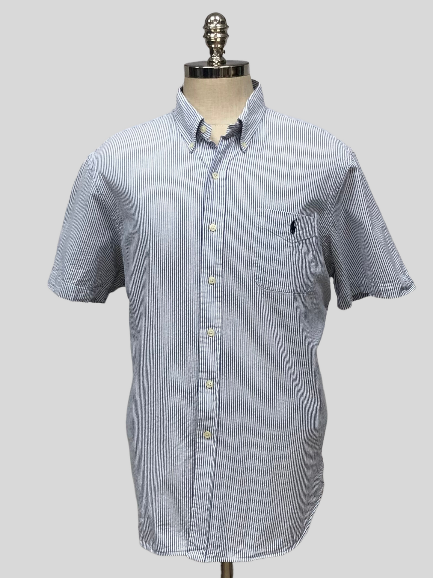 Camisa Polo Ralph Lauren 🏇🏼  Color blanco con patrón de rayas en azul Seersucker Talla XL Entalle Regular