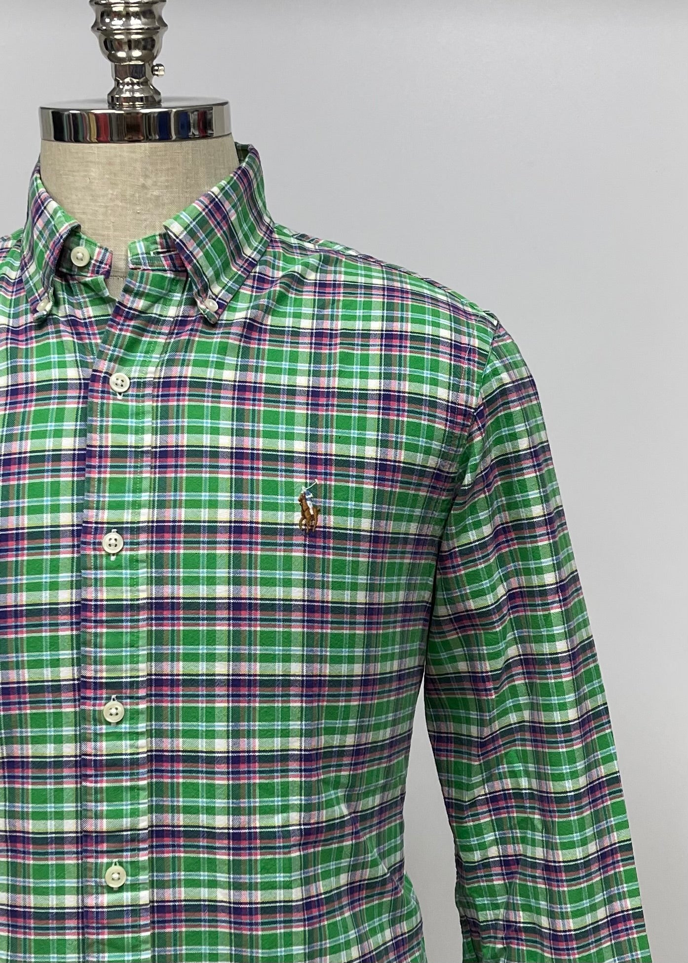 Camisa Polo Ralph Lauren 🏇🏼 Oxford con patron de cuadros tartán en color verde, azul, blanco y rosado Talla M Entalle Regular