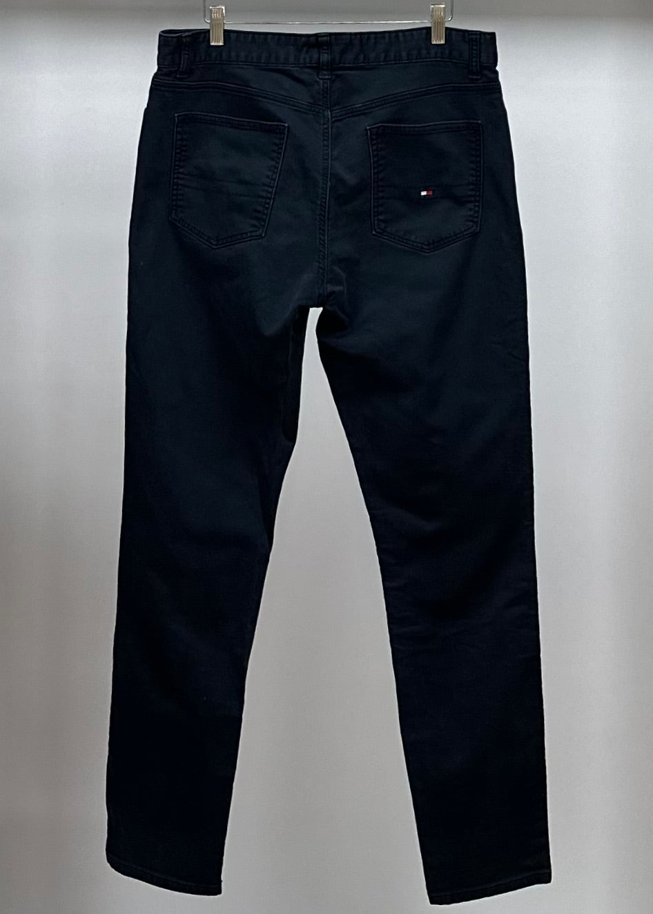 Pantalon jeans color negro Tommy Hilfiger, Talla 34x34 Corte Straight Fit