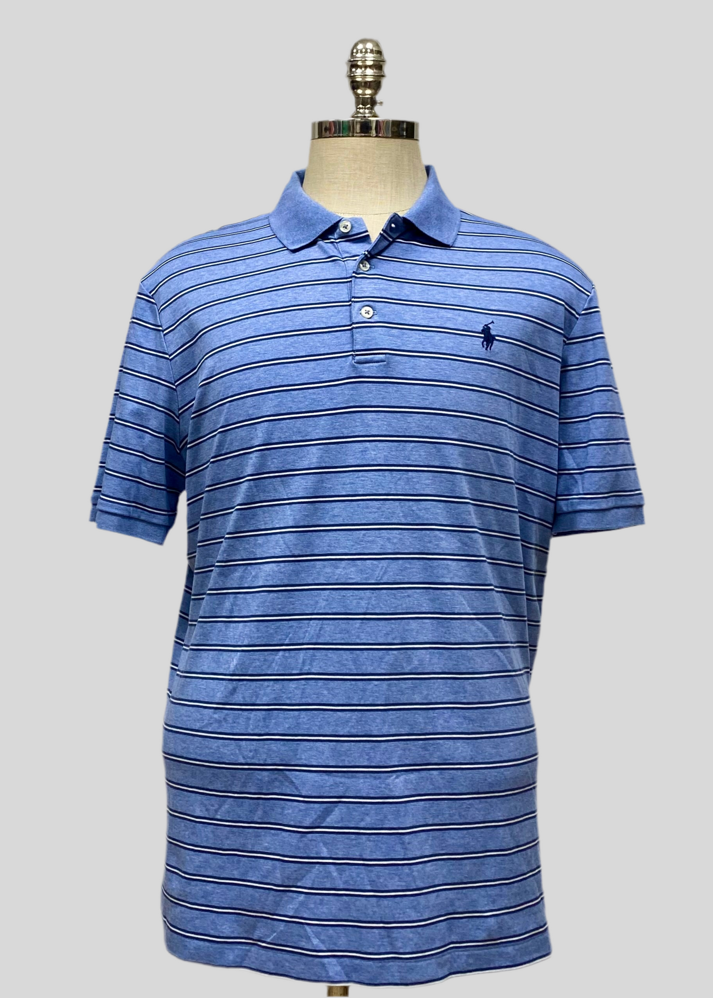 Camiseta Polo Ralph Lauren 🏇🏼 color celeste con patrón de rayas color negro y blanco Talla L Entalle Clásico