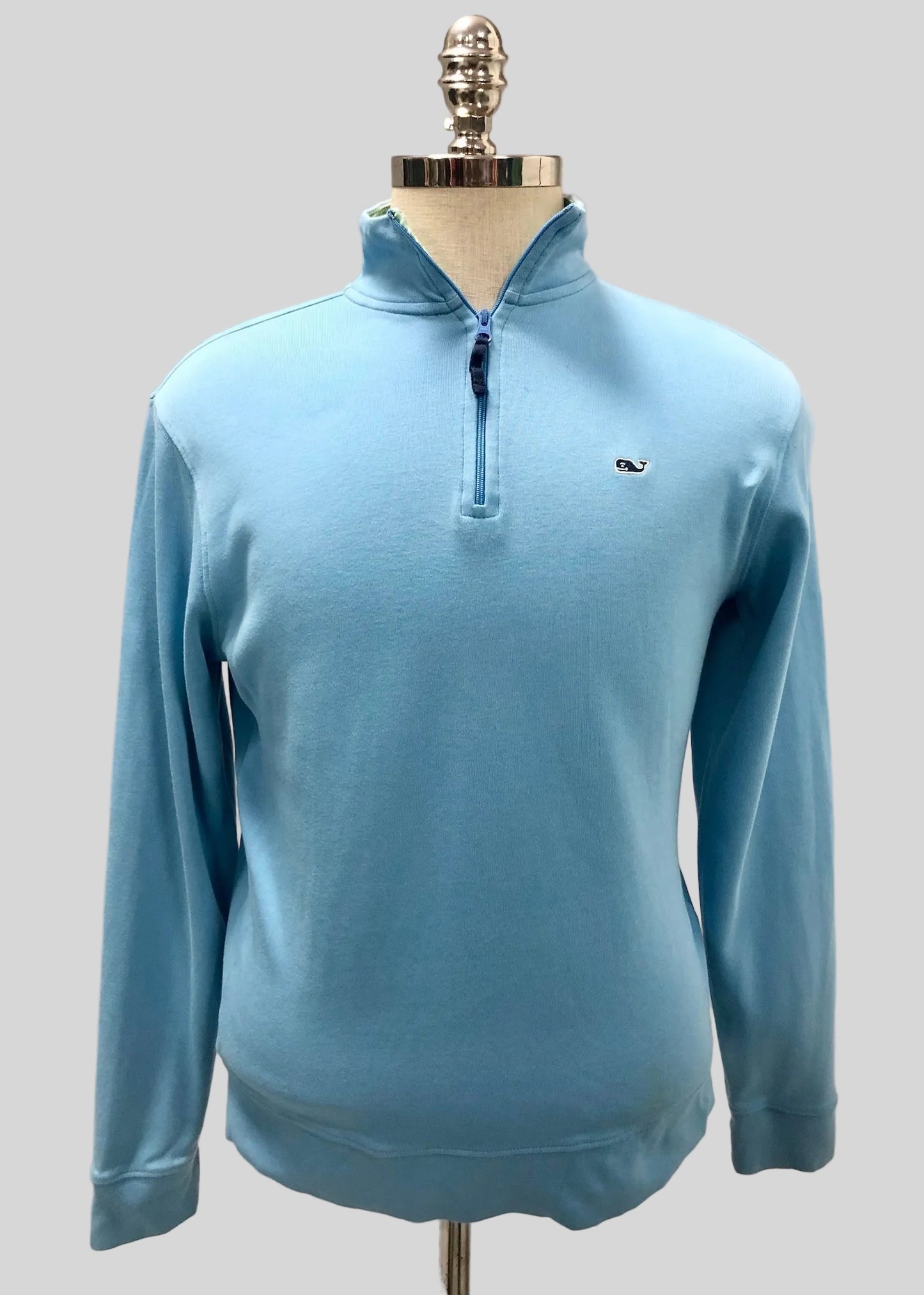Sueter Jersey Vineyard Vines 🐳 color celeste con logo azul navy Tela algodón Pima Talla S (ver descripción)
