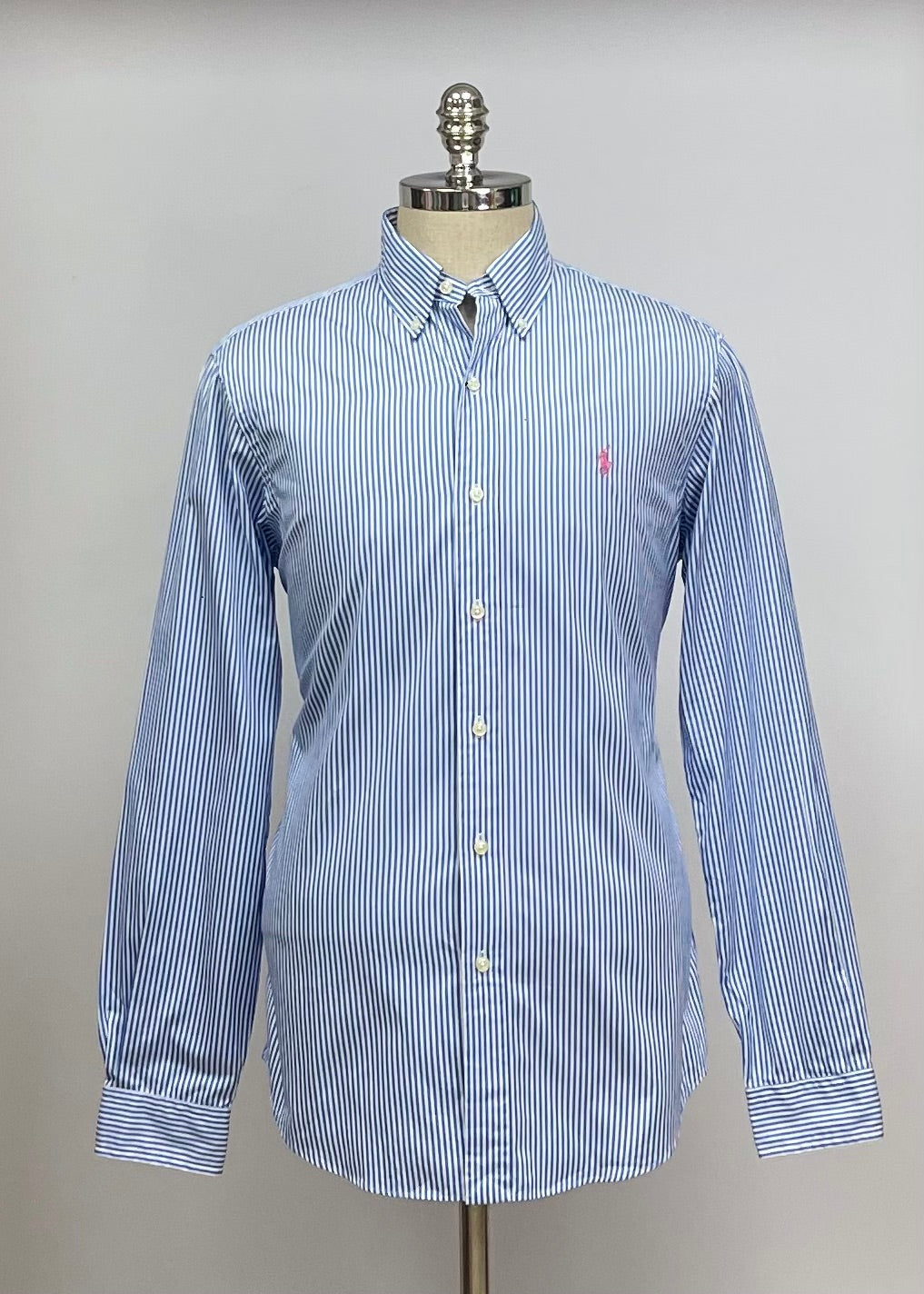 Camisa Polo Ralph Lauren 🏇🏼 con patrón de rayas en celeste y blanco Talla M Entalle Regular