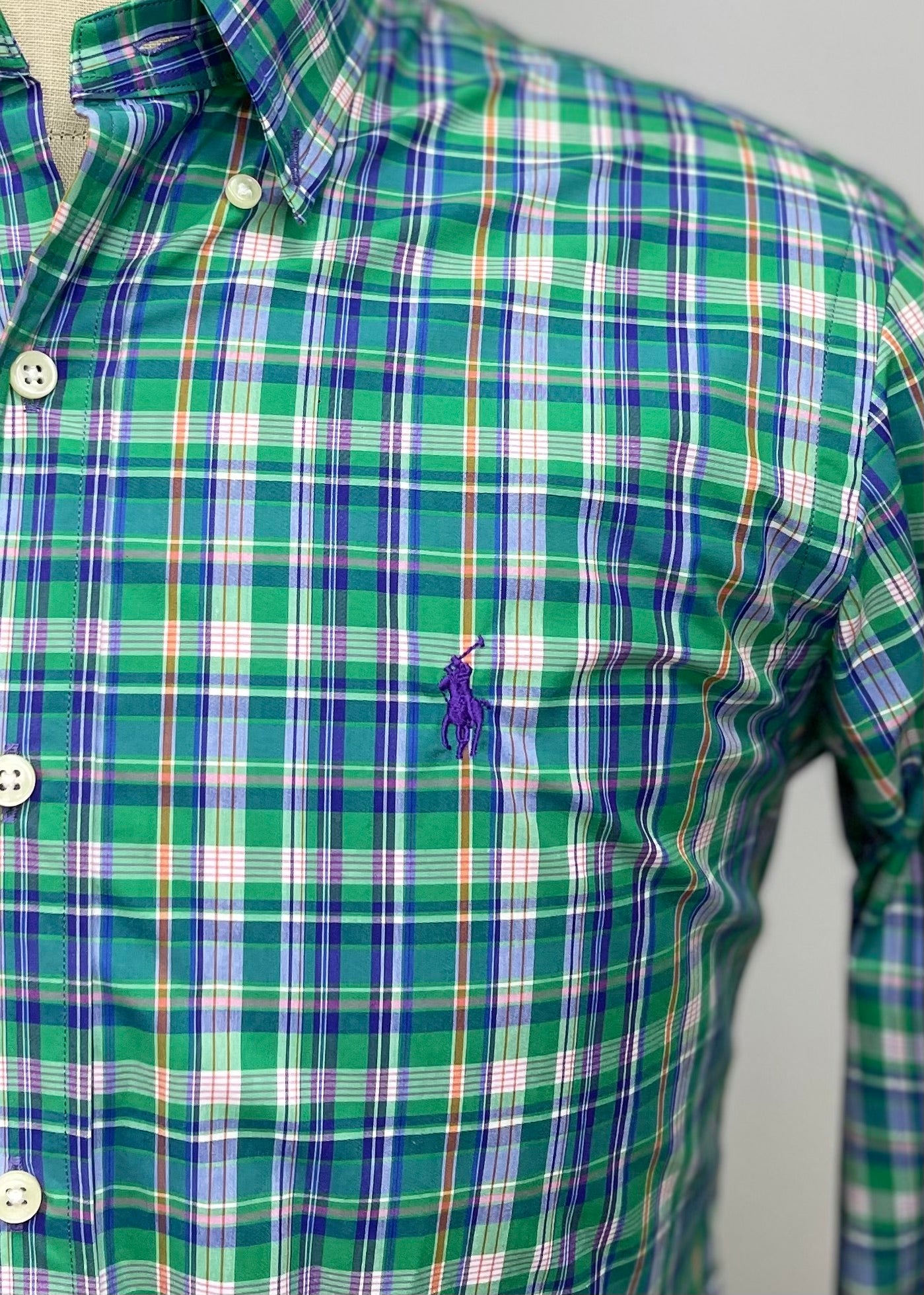 Camisa Polo Ralph Lauren 🏇🏼 color verde de cuadros en color morado y blanco Talla S Entalle Regular