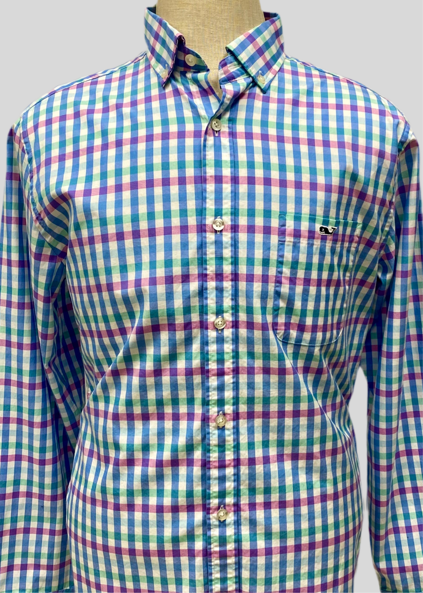 Camisa de botones Vineyard Vines 🐳 color blanco de cuadros en color verde, celeste y rosado intenso Talla M Entalle Clásico