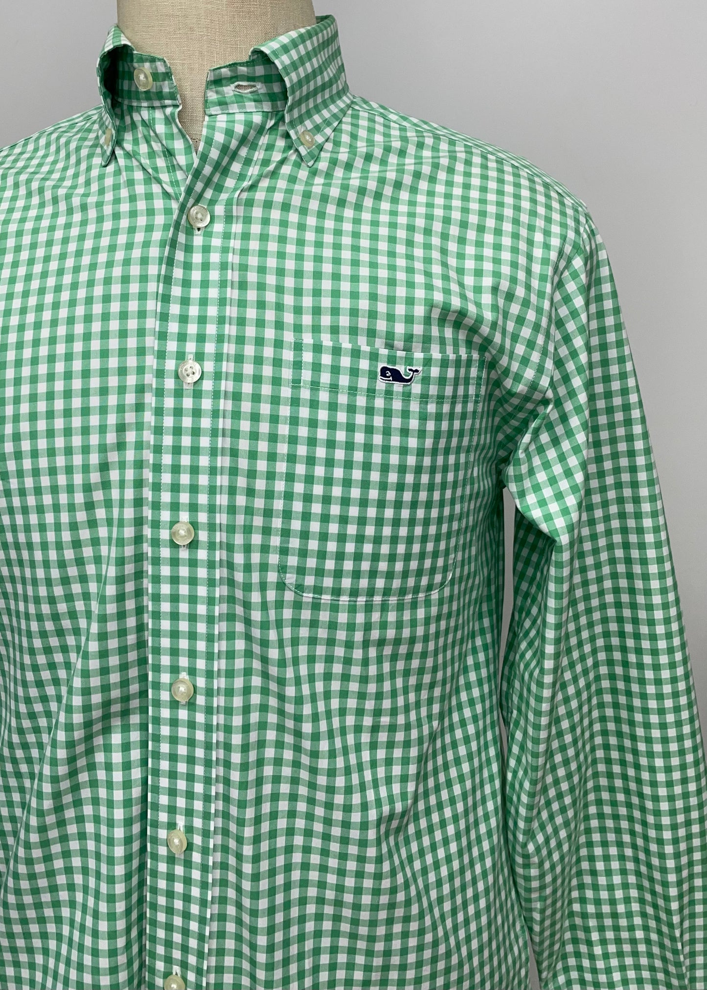 Camisa Vineyard Vines 🐳 con patron de cuadros gingham verde y blanco Talla S Entalle Regular