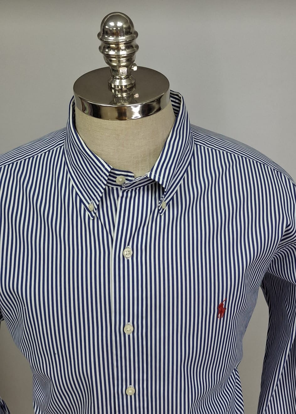 Camisa Polo Ralph Lauren 🏇🏼 color blanco con patrón de rayas en azul Talla XL Entalle Clásico