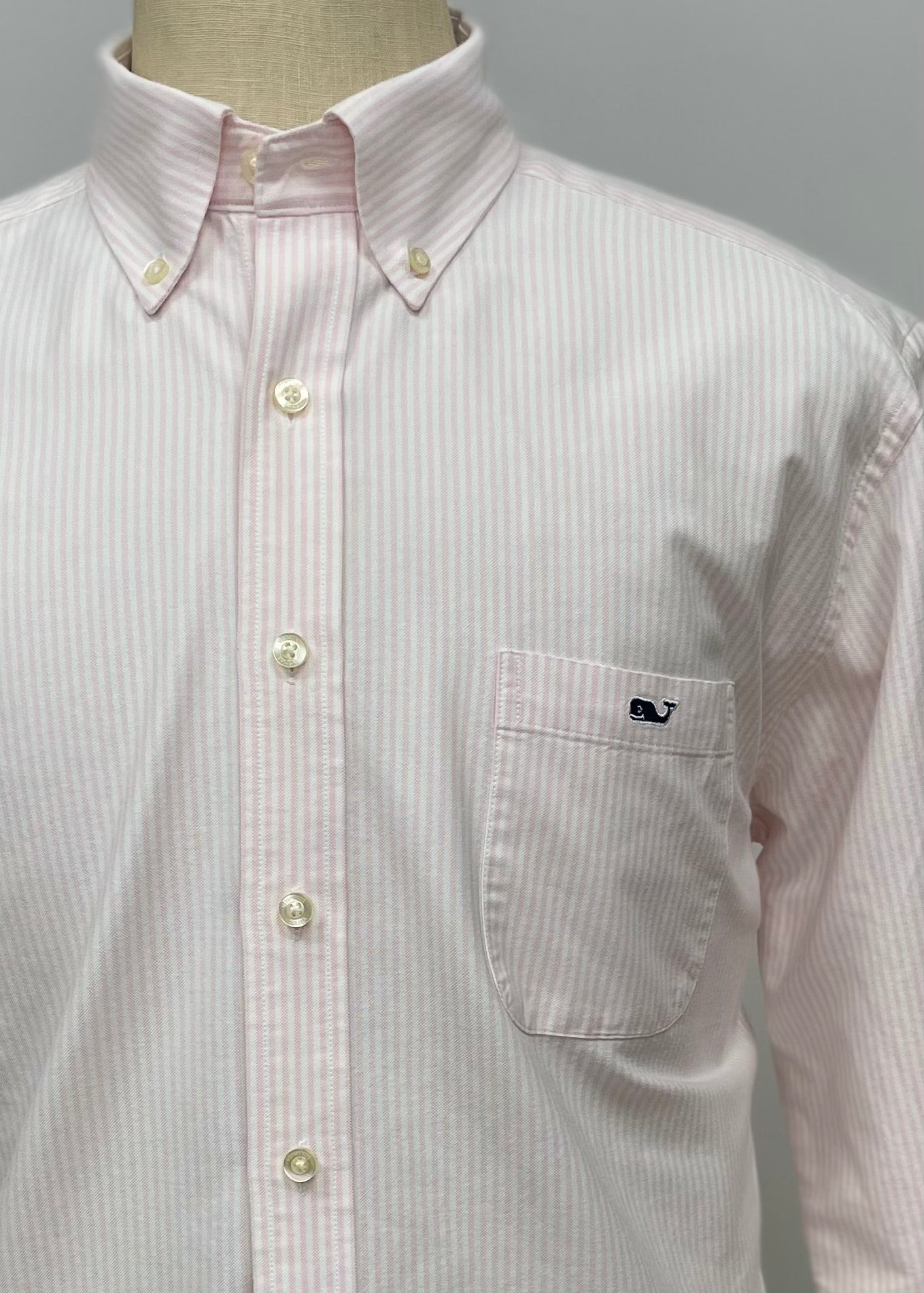 Camisa de botones Vineyard Vines 🐳 con patrón de rayas en color rosado claro y blanco Talla XL Entalle Slim Fit