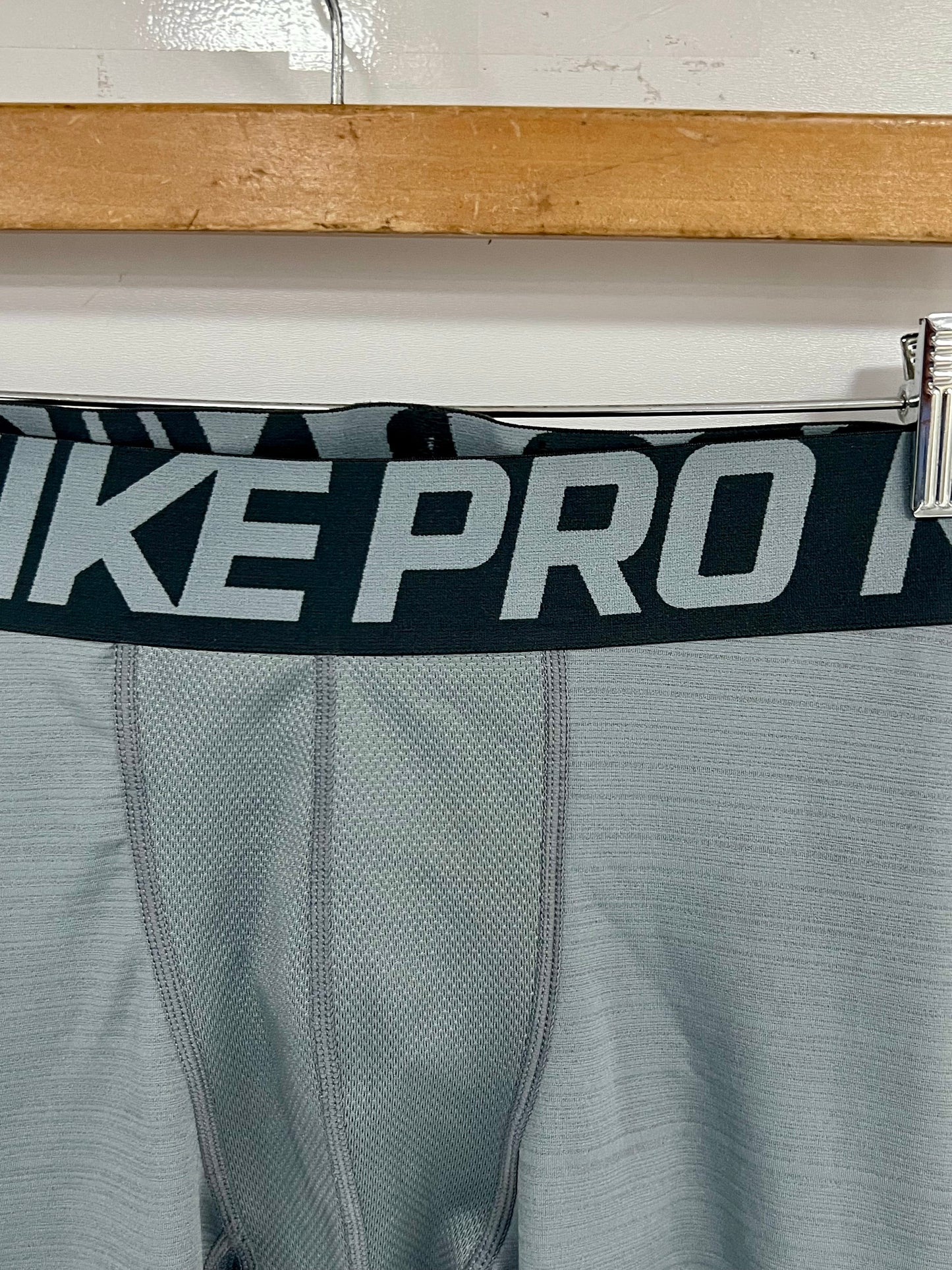 Malla de entrenamiento licra Nike ✔️ Pro Dri-FIT para hombre en Color gris cintura negro Talla XL