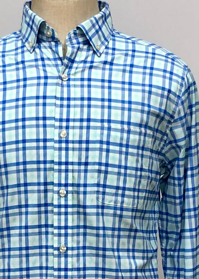 Camisa de botones Vineyard Vines 🐳 Performance con patrón de cuadros en color celeste, azul y blanco Talla M Entalle Clásico