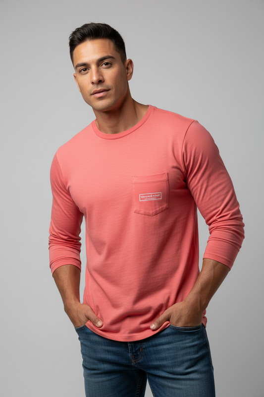 Camiseta cuello redondo Vineyard Vines 🐳 color rosado magenta con logo en blanco Talla M