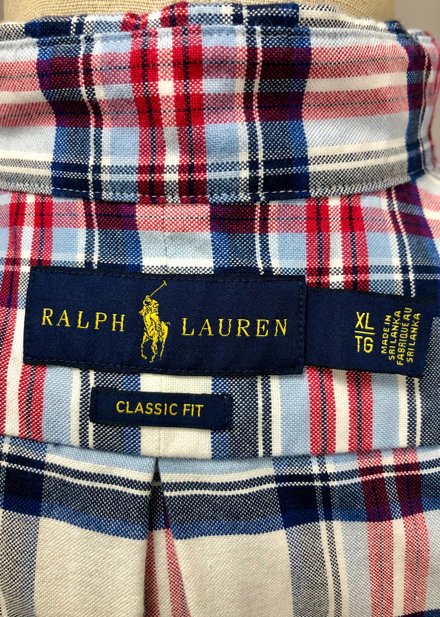 Camisa Polo Ralph Lauren 🏇🏼 Color blanco con patron de cuadros tartán azul y rojo Talla XL Entalle Clásico