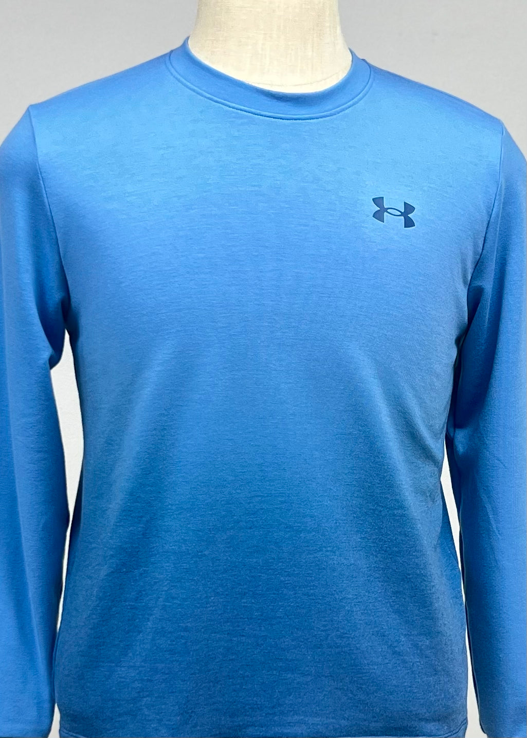 Camiseta cuello redondo Under Armour 🏋🏽 color azul con diseño degradado manga larga Talla S