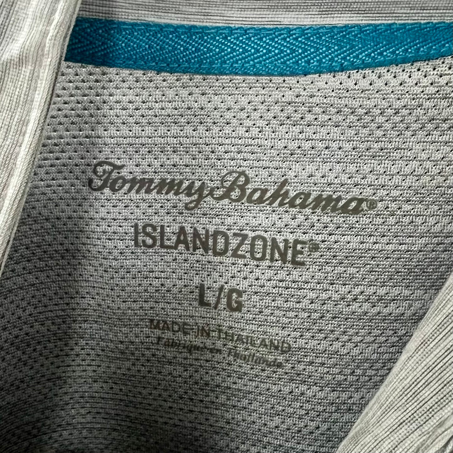 Sueter Jersey Tommy Bahama color gris con logo en color gris claro Talla L (ver descripción)