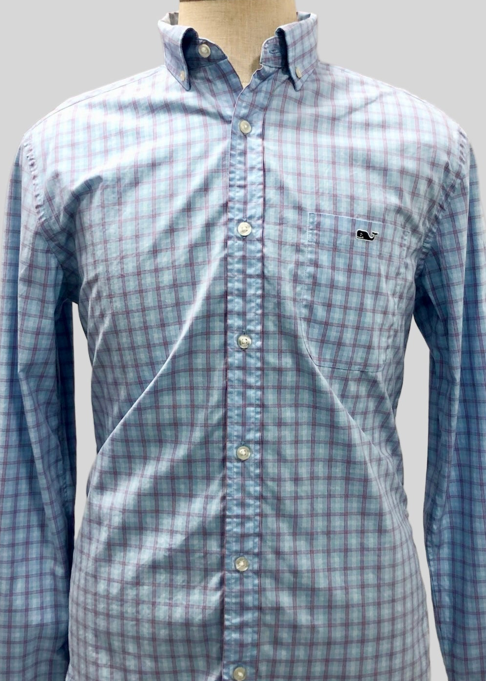 Camisa de botones Vineyard Vines 🐳 color celeste de cuadros en rojo, azul y blanco Talla M Entalle Clásico