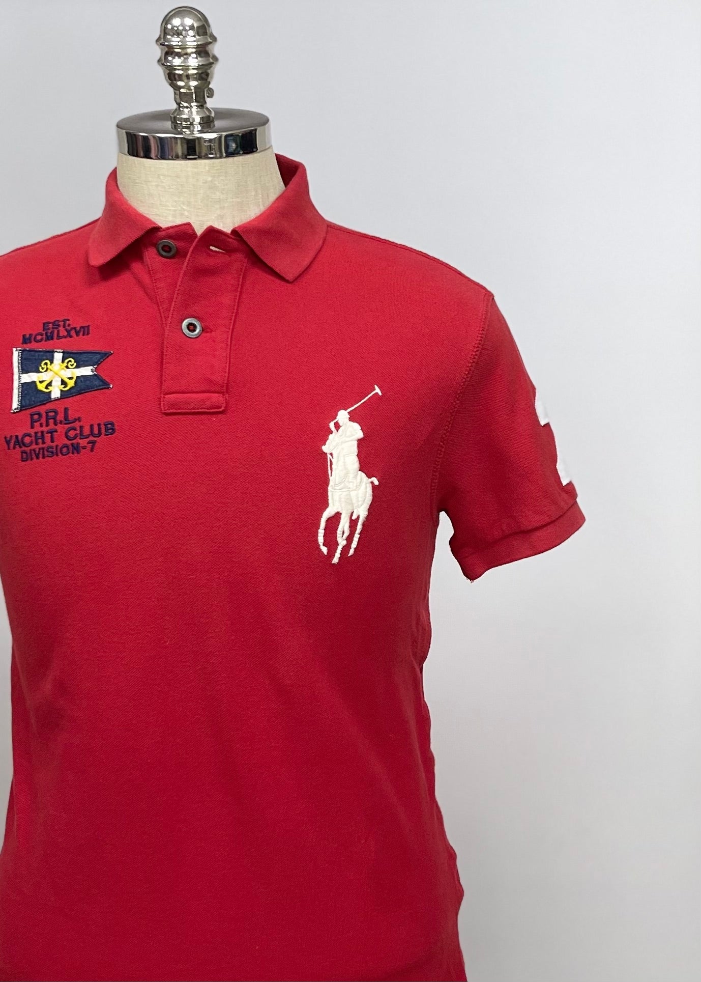 Camiseta Polo Ralph Lauren 🏇🏼 color rojo con logo big pony blanco Talla M Entalle Custom Fit (ver descripción)