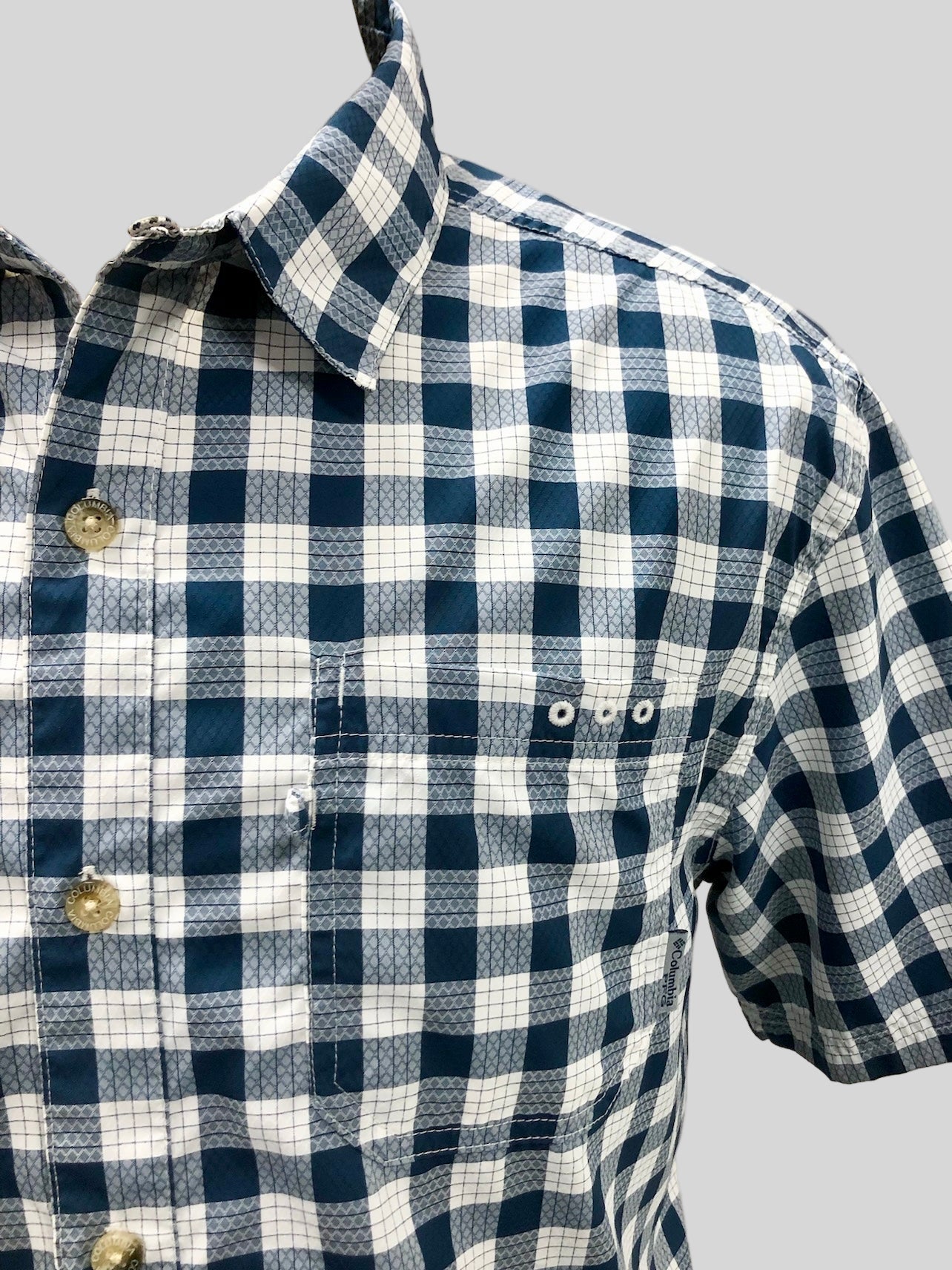 Camisa Columbia 🔹 con patrón de cuadros en azul navy y blanco Manga corta Talla L