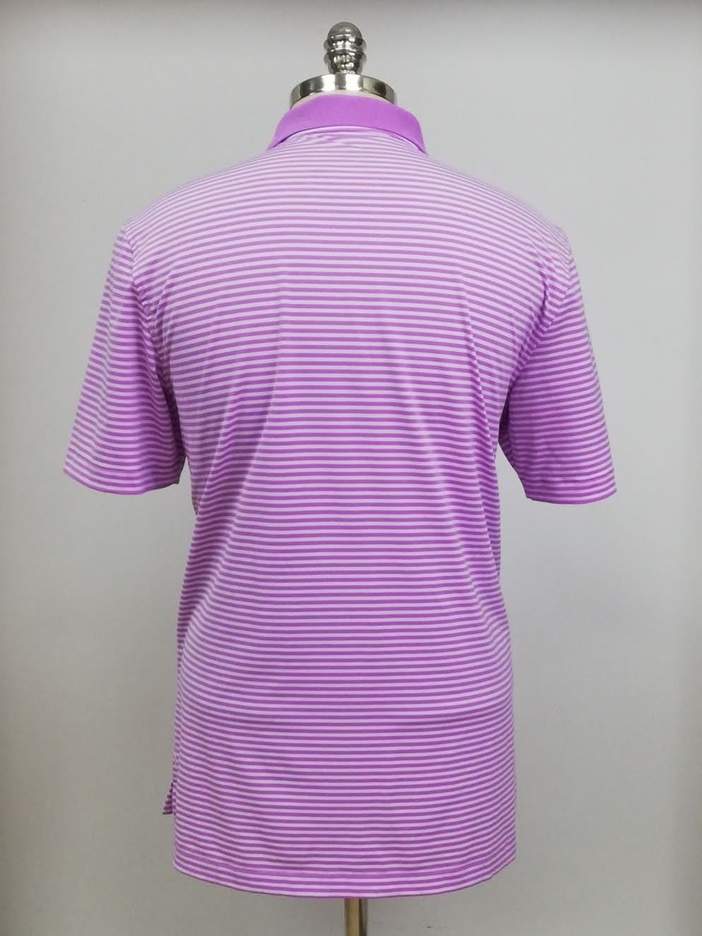 Camiseta Polo Vineyard Vines 🐳 Performance con patron de rayas en morado y blanco Talla M Entalle Regular