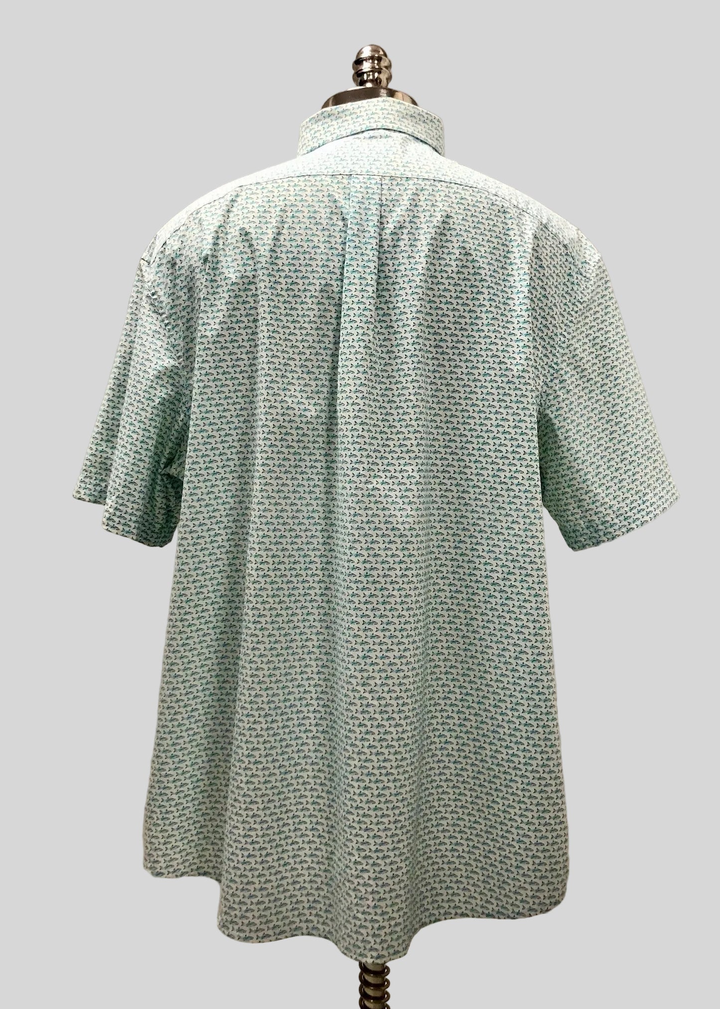 Camisa de botones Vineyard Vines 🐳 Performance color blanco con diseño de peces en color azul Talla XXL Entalle Clásico
