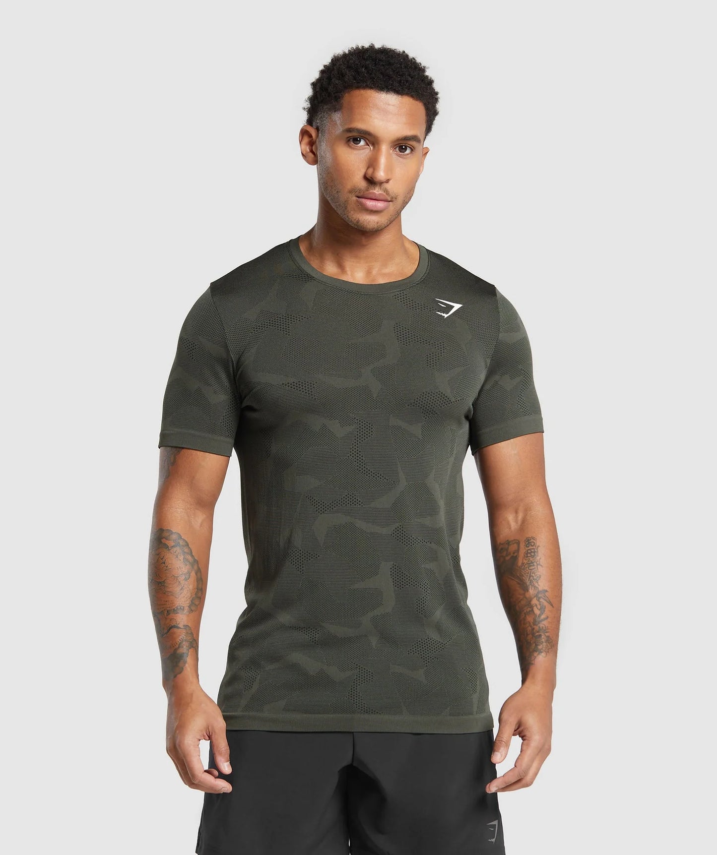 Camiseta de entrenamiento cuello redondo Gymshark 🏋🏽 color verde oscuro y negro manga corta Talla L Slim Fit