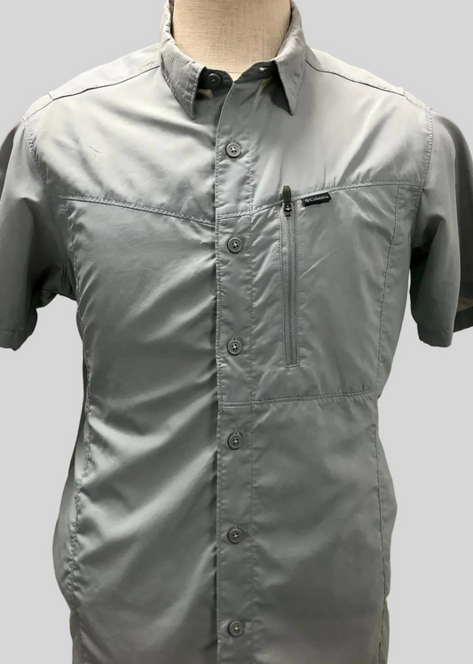Camisa Columbia 🔹con bolsillo color gris claro manga corta Talla M (ver descripción)